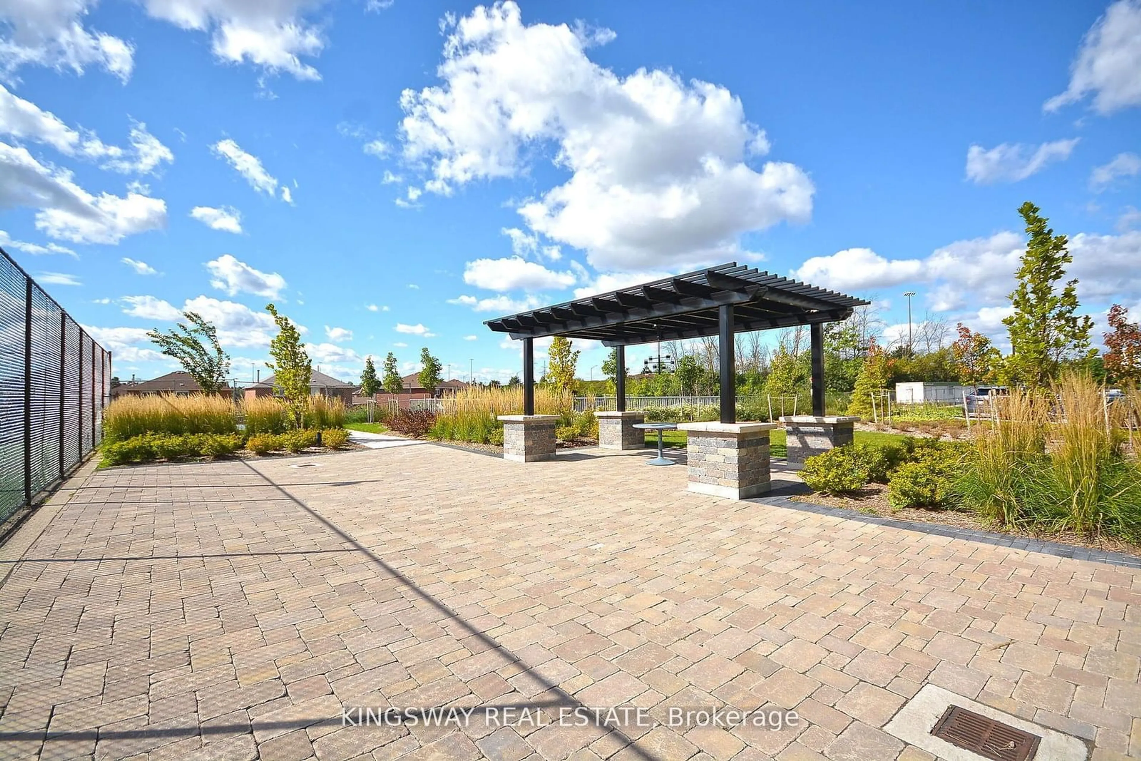 Patio, the street view for 349 RATHBURN Rd #217, Mississauga Ontario L5B 0G9