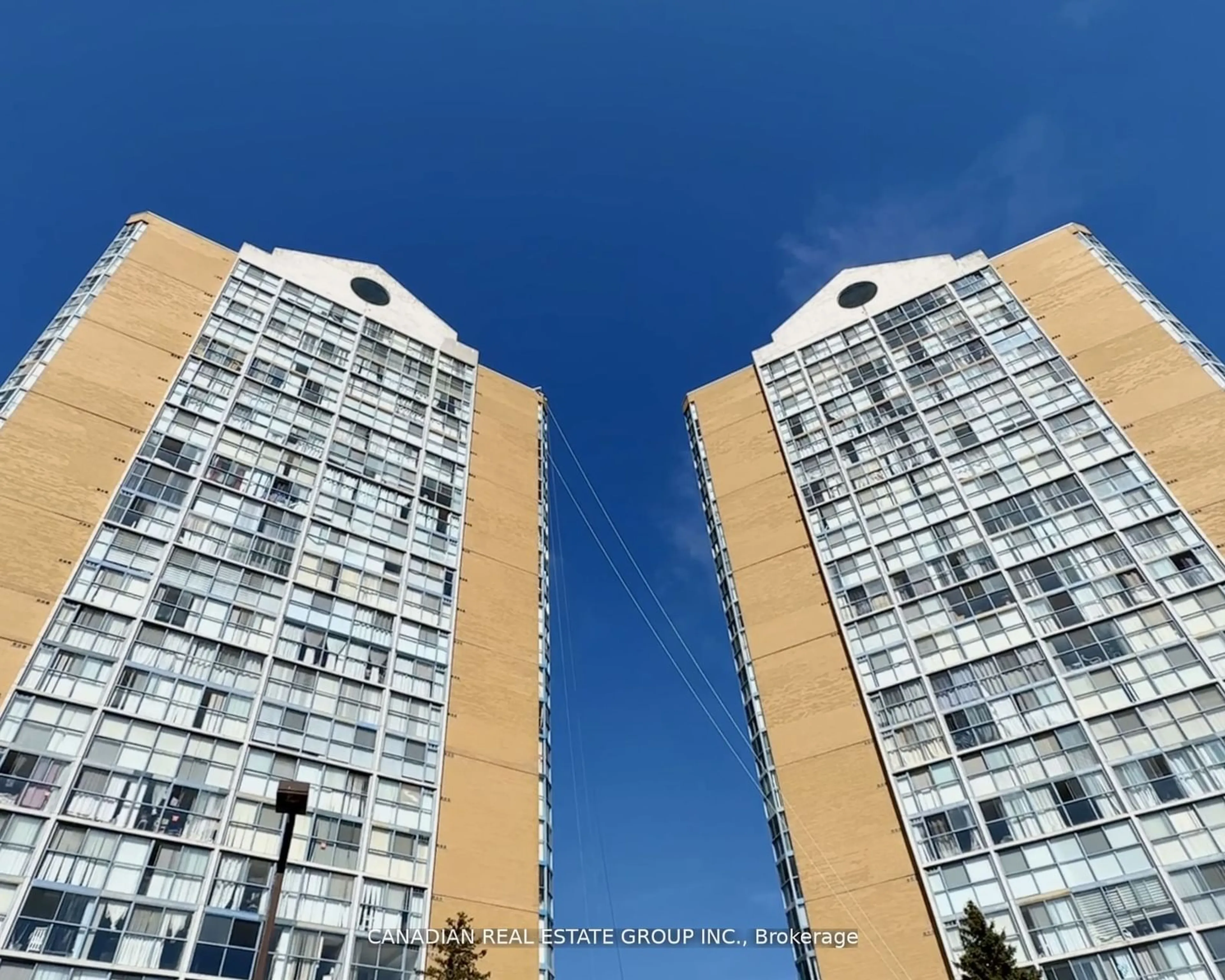 A pic from exterior of the house or condo, the street view for 25 Trailwood Dr #103, Mississauga Ontario L4Z 3K9