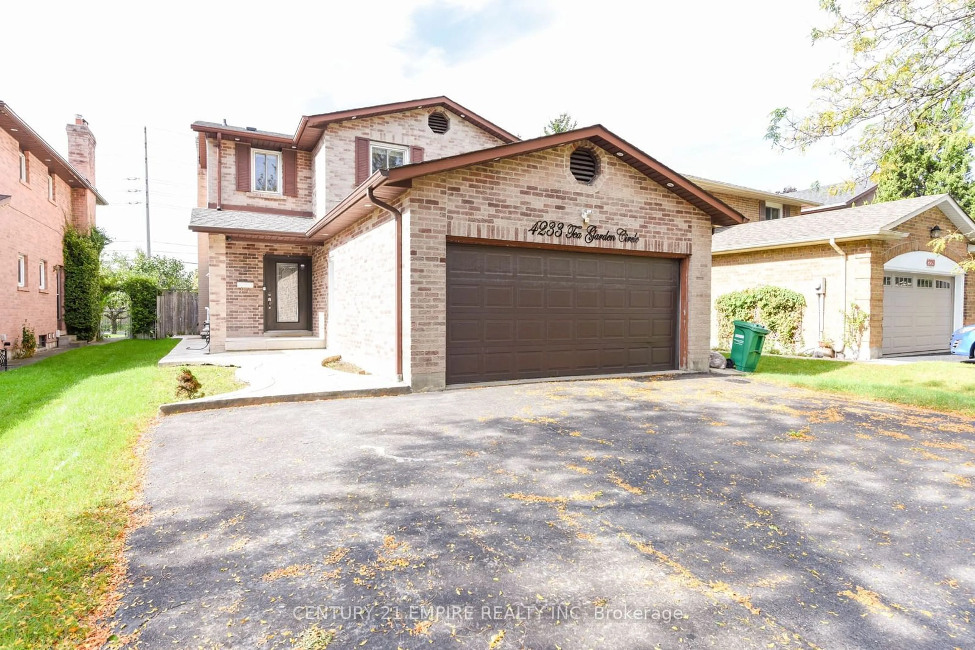 Home with brick exterior material for 4233 Tea Garden Circ, Mississauga Ontario L5B 2Z1