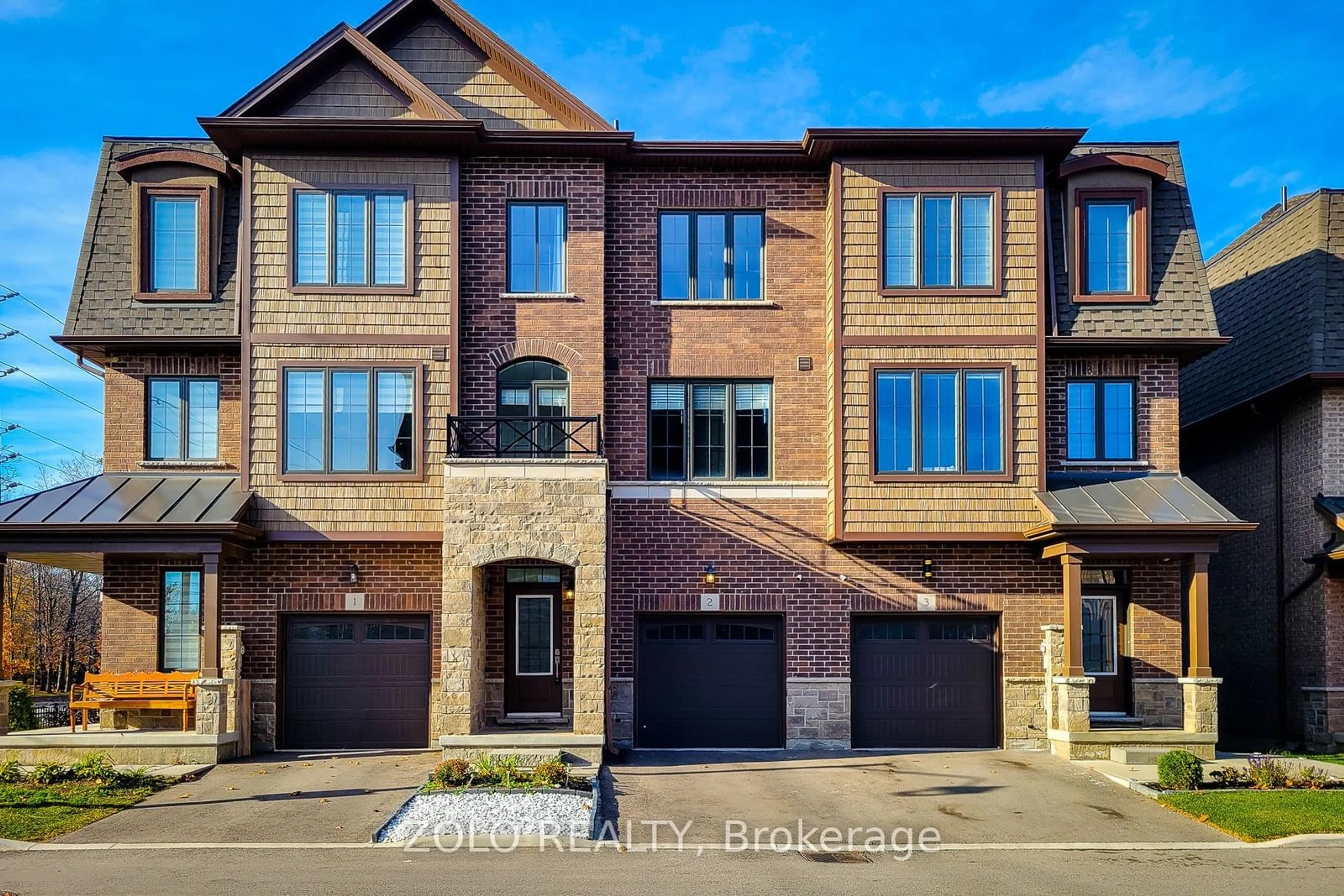 A pic from exterior of the house or condo, the street view for 445 Ontario St #2, Milton Ontario L9T 9K2