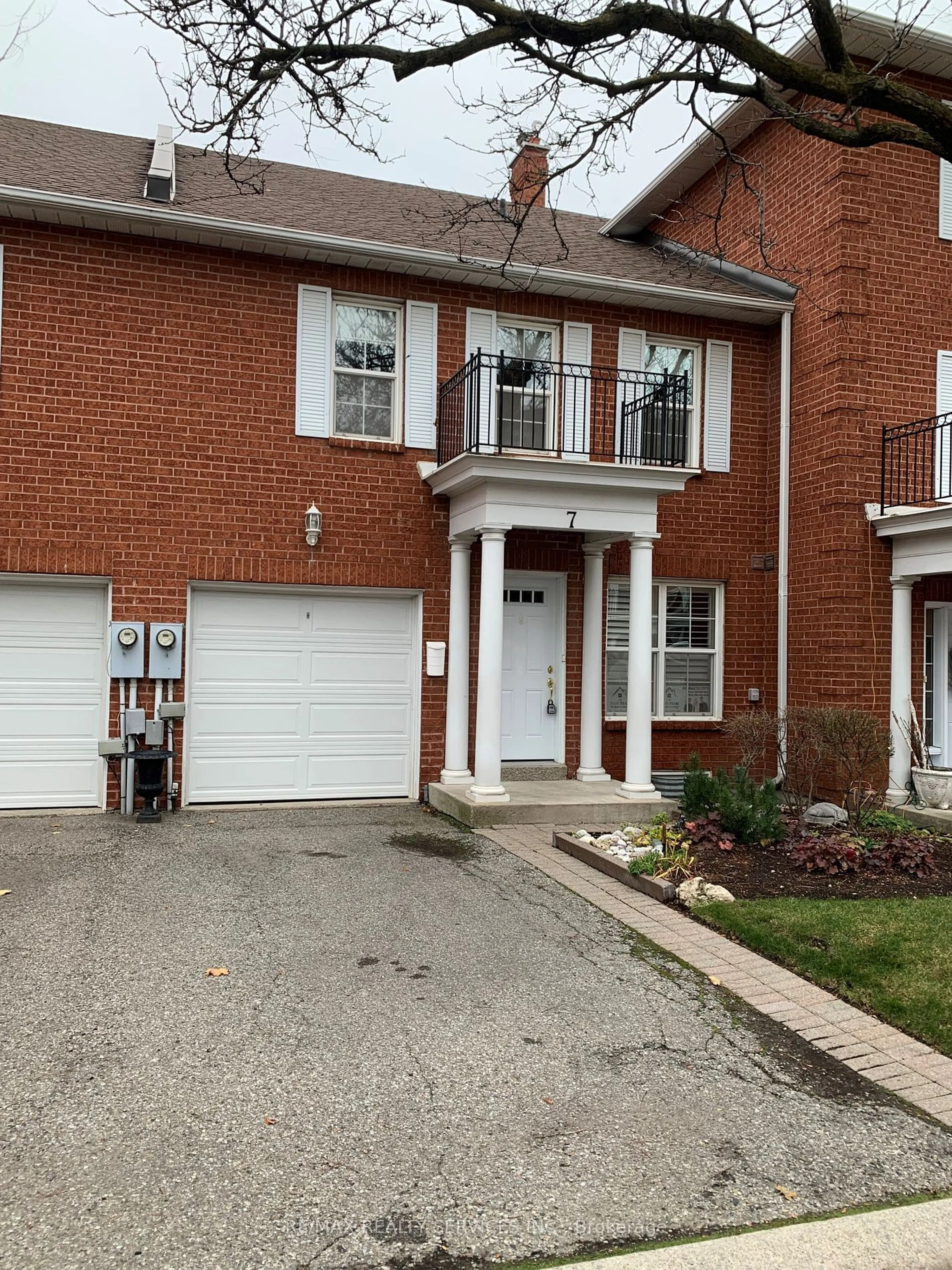 A pic from exterior of the house or condo, the street view for 7 Stornwood Crt, Brampton Ontario L6W 4H4