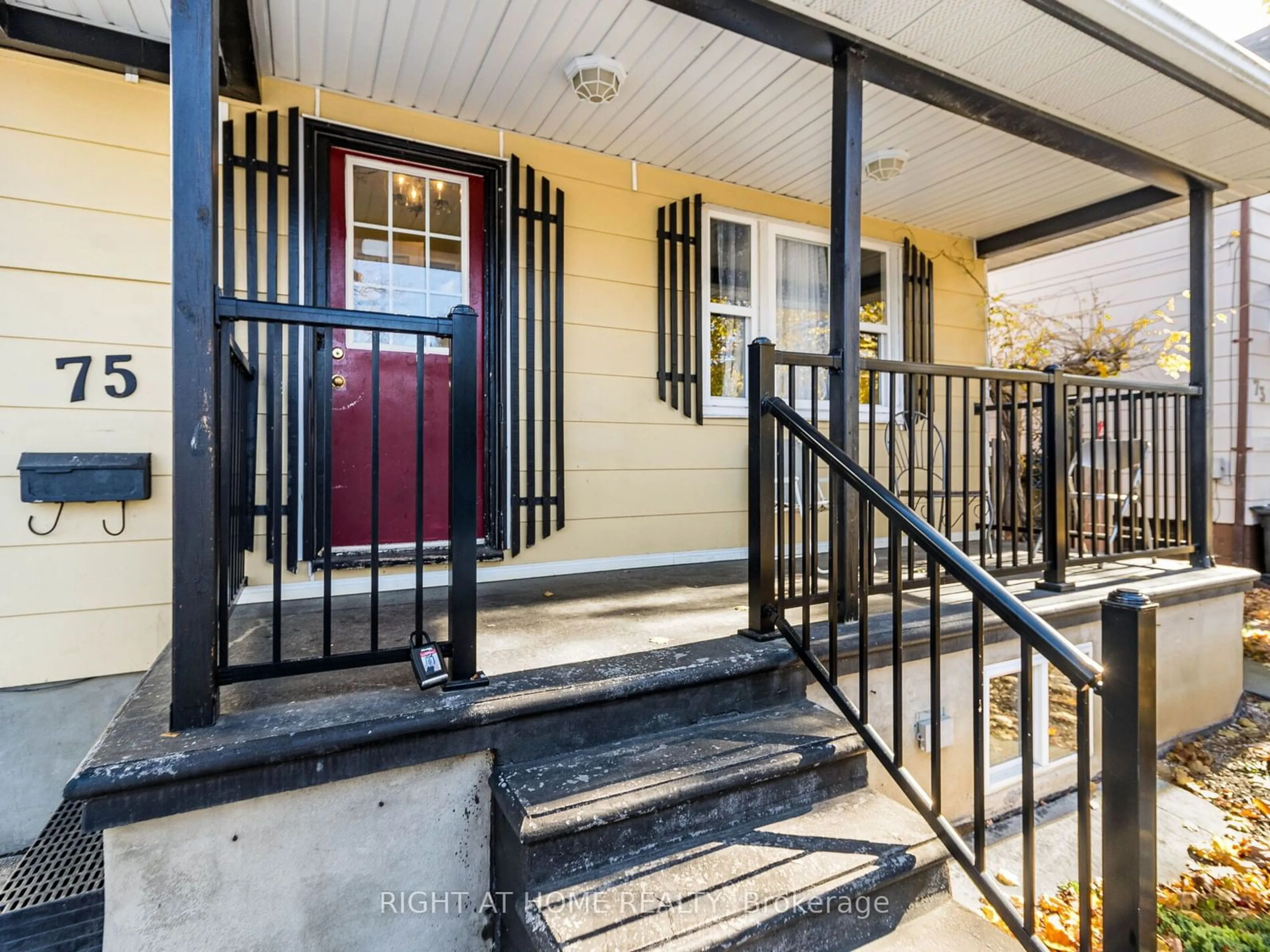 Indoor entryway for 75 Seventeenth St, Toronto Ontario M8V 3K5