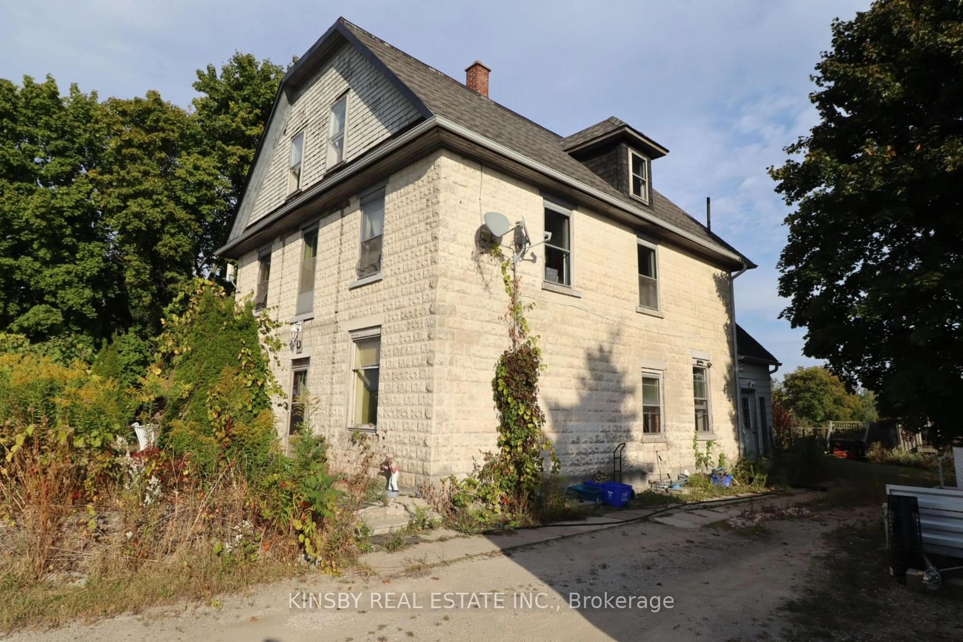 Frontside or backside of a home, the front or back of building for 9072 Guelph Junction Rd, Milton Ontario L0P 1B0