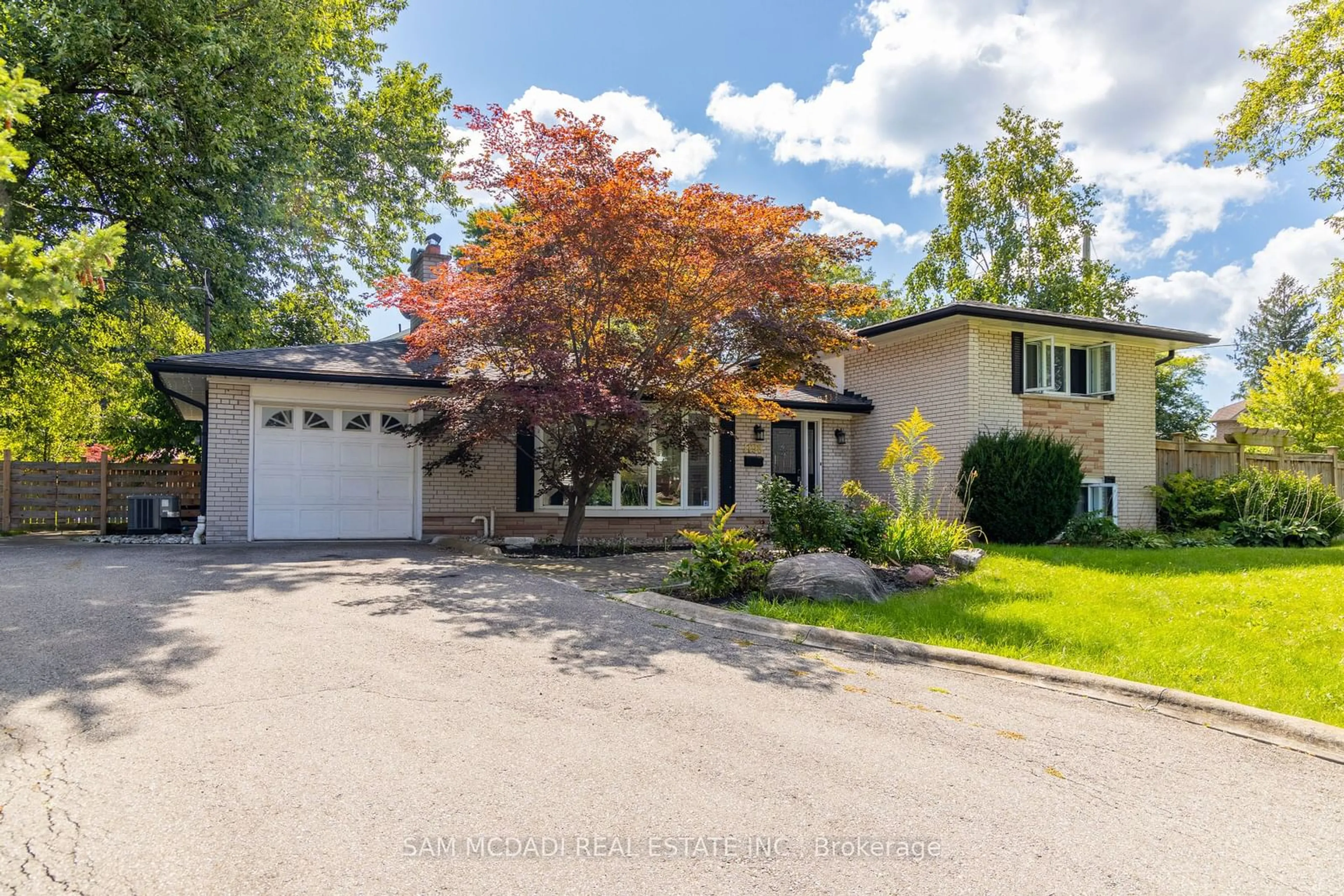 Frontside or backside of a home, cottage for 1198 Willowbrook Dr, Oakville Ontario L6L 2J8