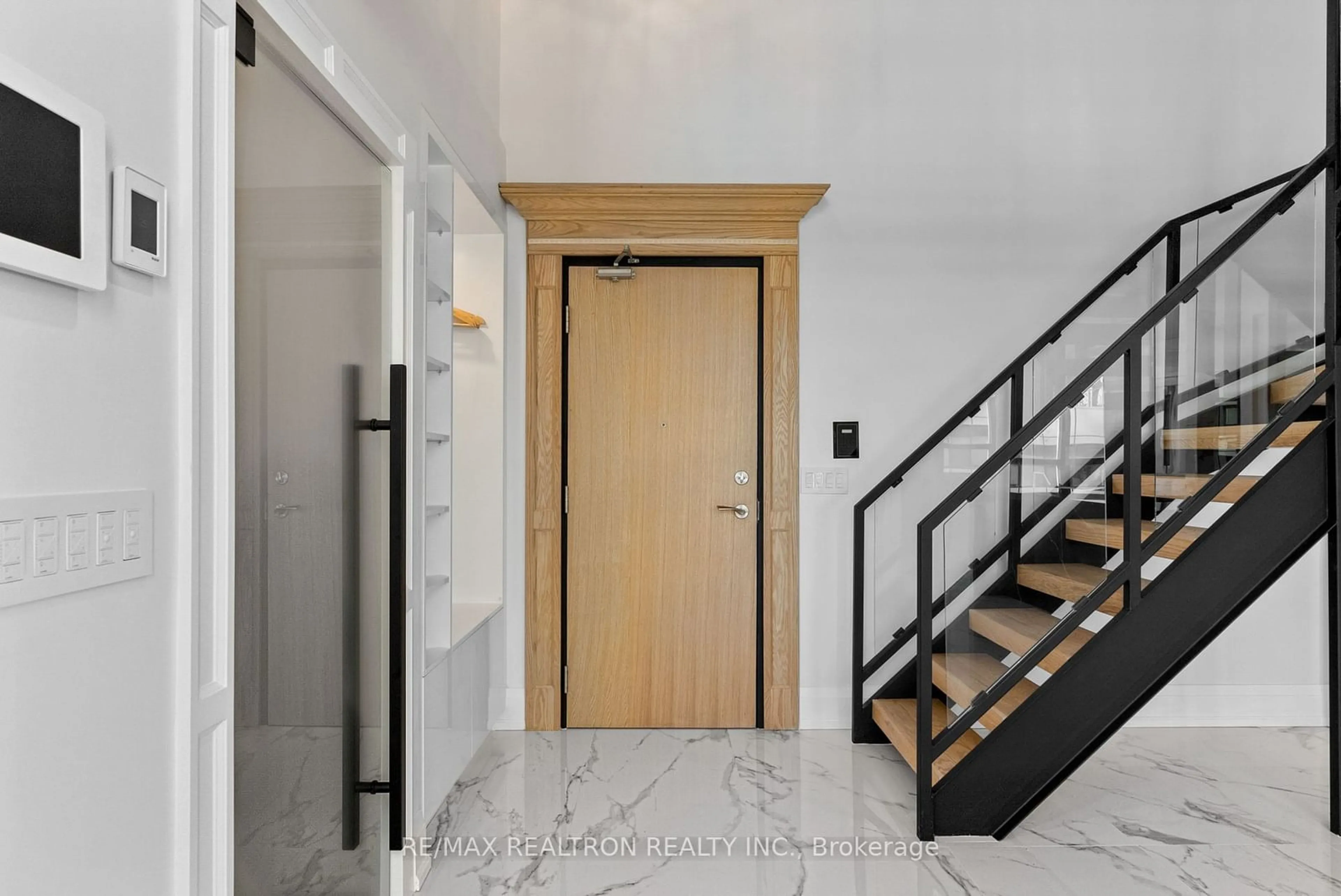 Indoor foyer, wood floors for 300 Manitoba St #311, Toronto Ontario M8Y 4G6