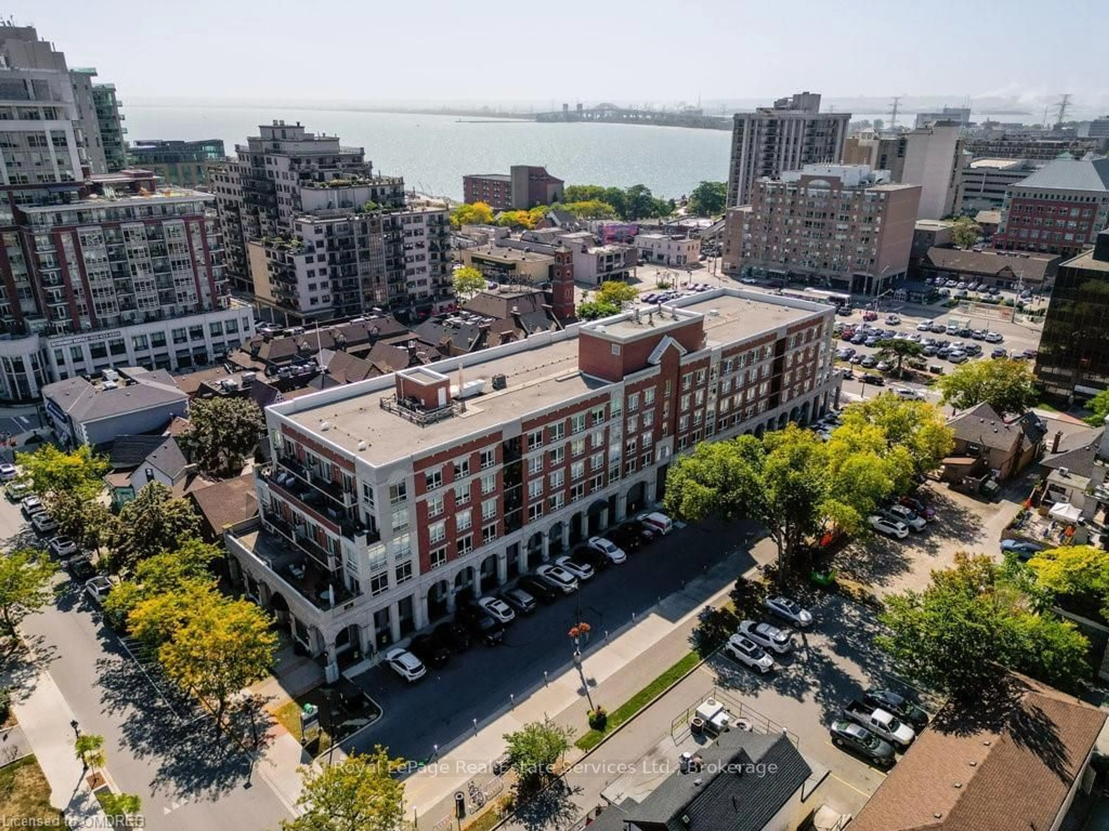 A pic from exterior of the house or condo, the view of city buildings for 430 PEARL St #514, Burlington Ontario L7R 4J8