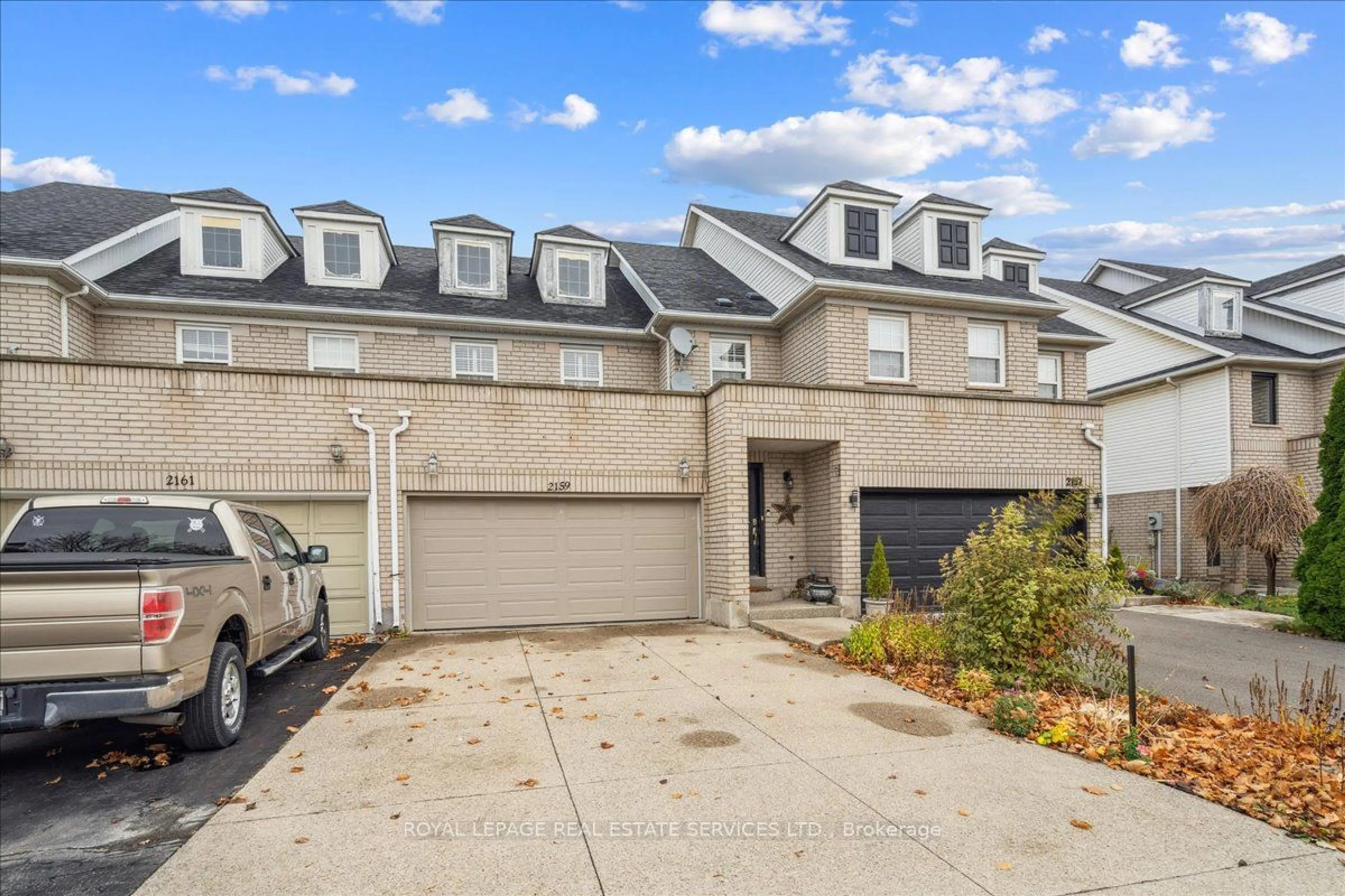 A pic from exterior of the house or condo, the street view for 2159 White Dove Circ, Oakville Ontario L6M 3R7