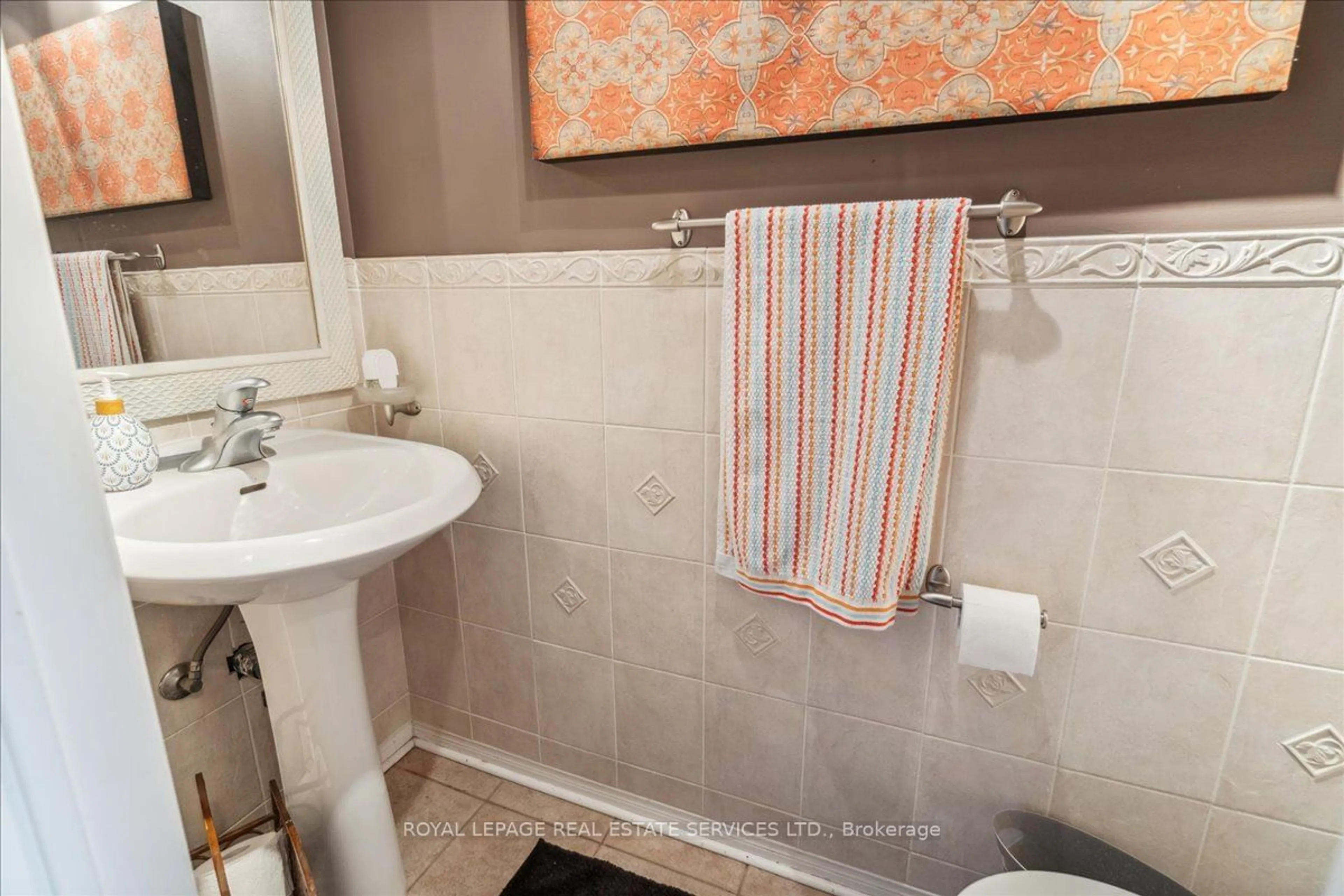 Bathroom, ceramic floors for 2159 White Dove Circ, Oakville Ontario L6M 3R7