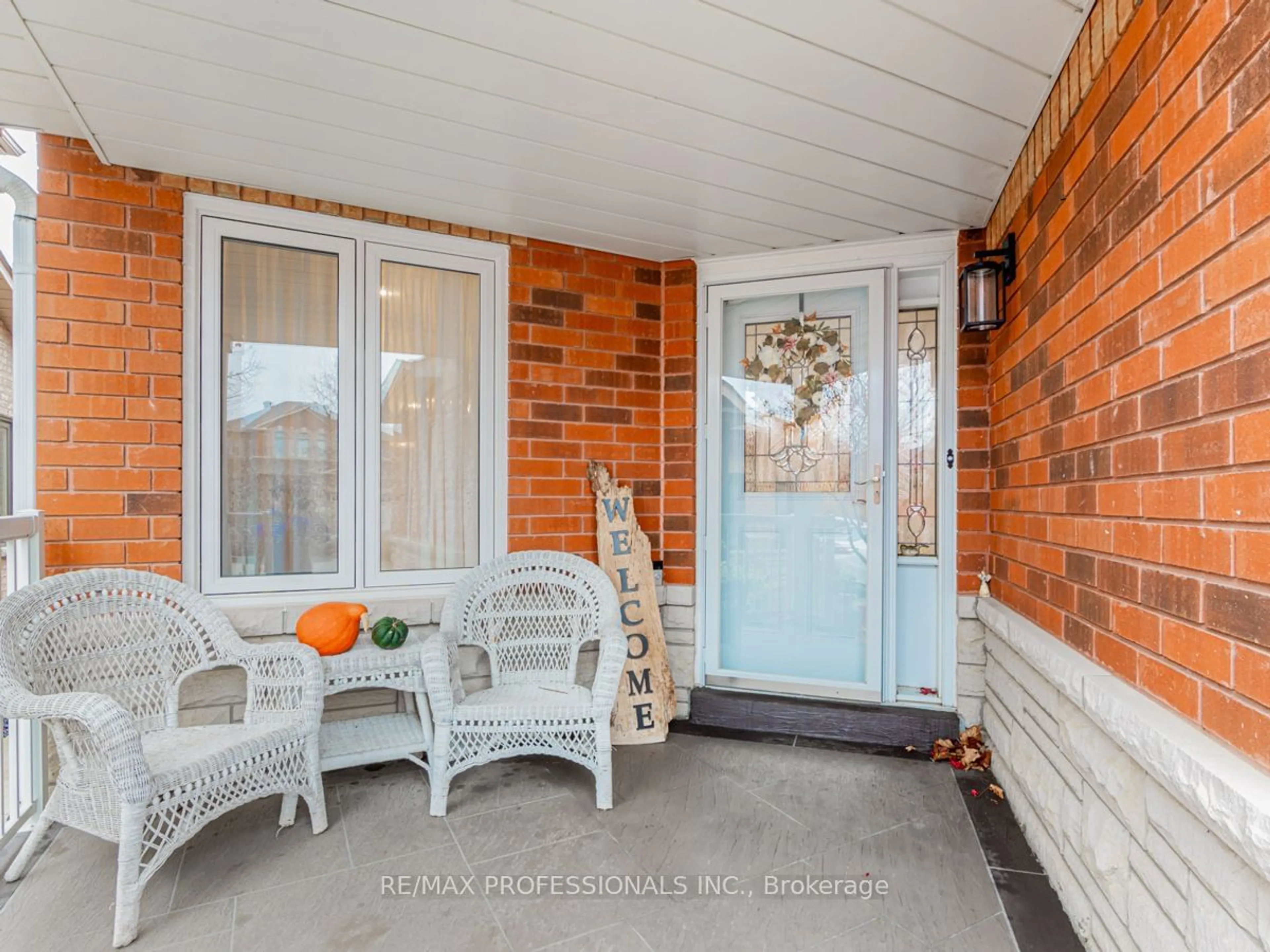 Indoor entryway, wood floors for 5 Country Stroll Cres, Caledon Ontario L7E 2H4