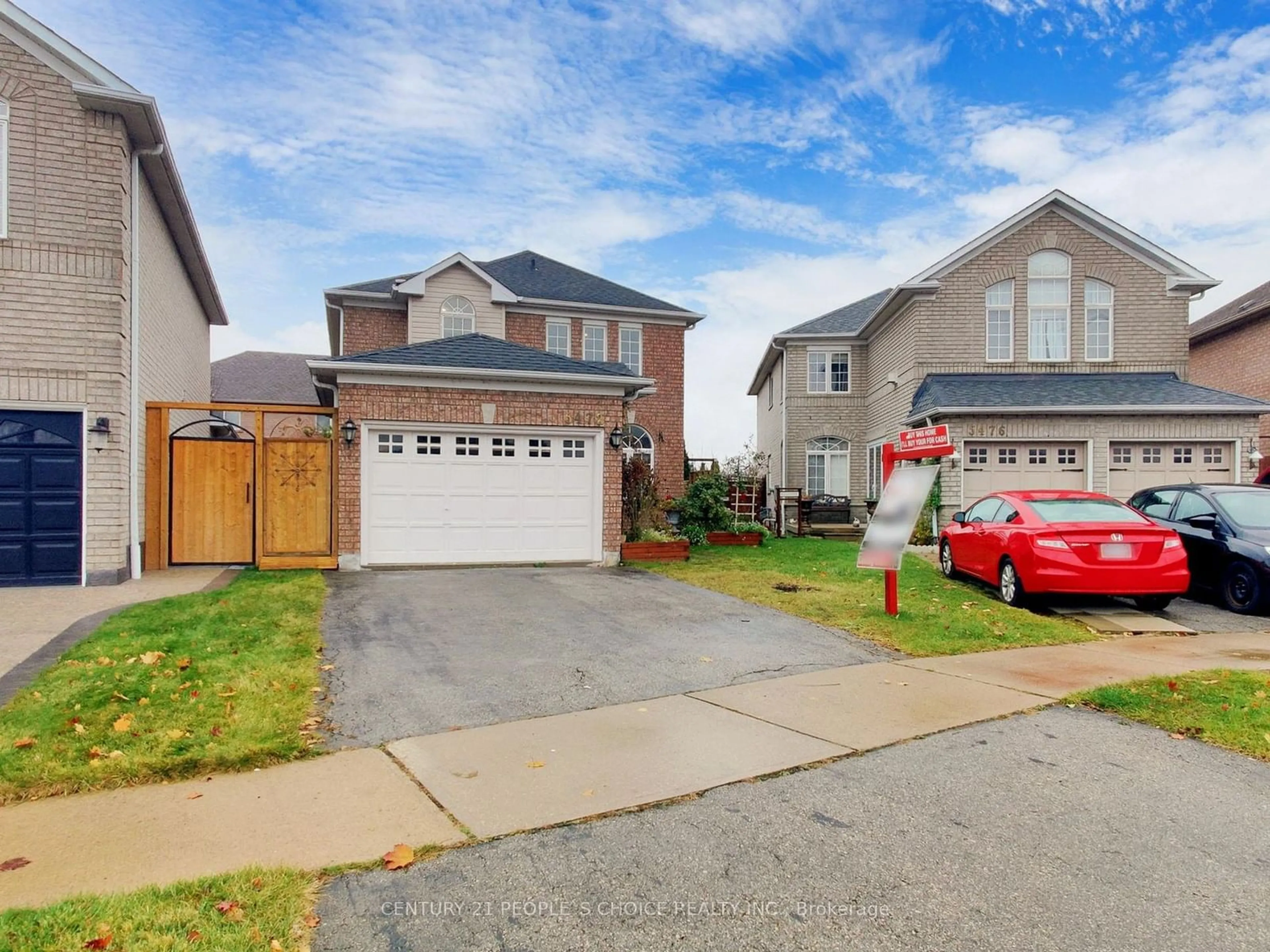 Frontside or backside of a home, the street view for 5472 Hurst Crt, Mississauga Ontario L5V 2C8