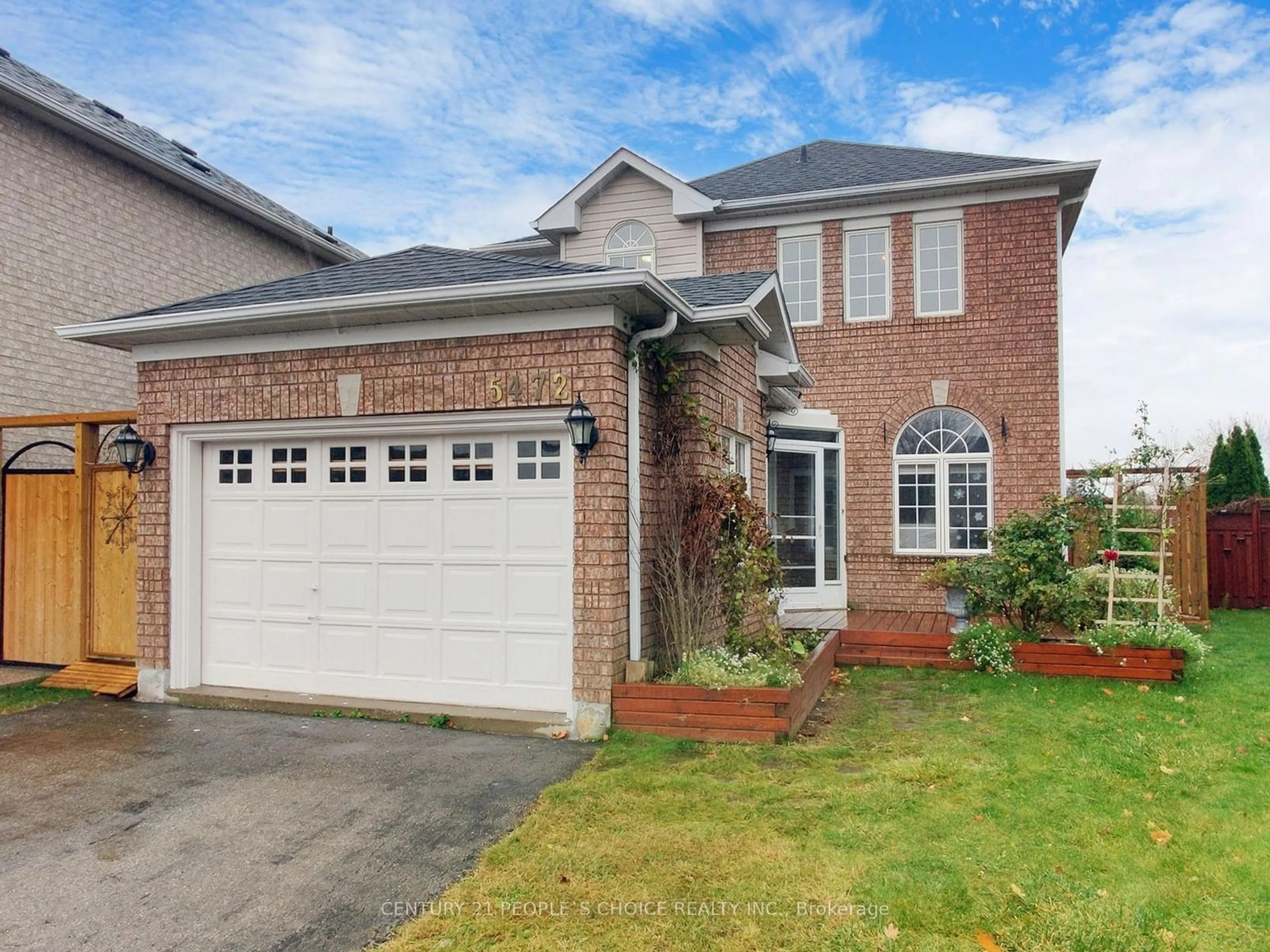 Frontside or backside of a home, cottage for 5472 Hurst Crt, Mississauga Ontario L5V 2C8