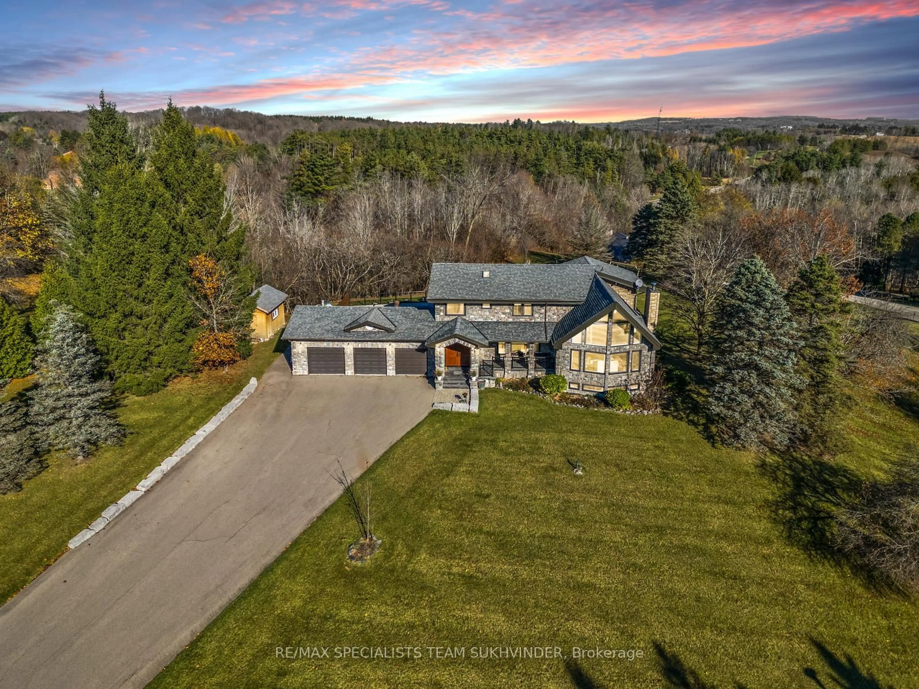 Frontside or backside of a home, cottage for 27 Keily Cres, Caledon Ontario L7E 0R3