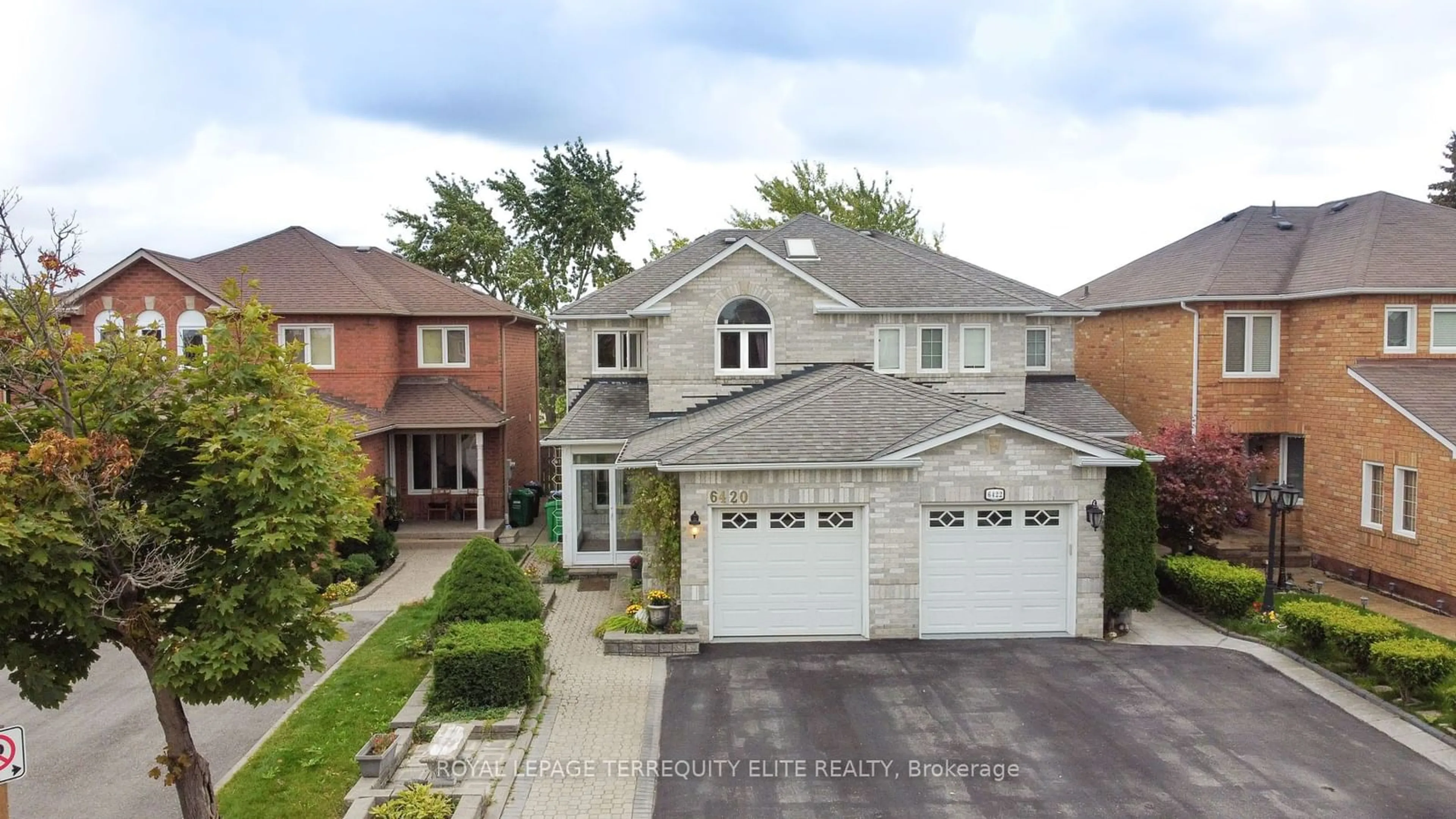 Frontside or backside of a home, the street view for 6420 Sapling Tr, Mississauga Ontario L5N 7A4