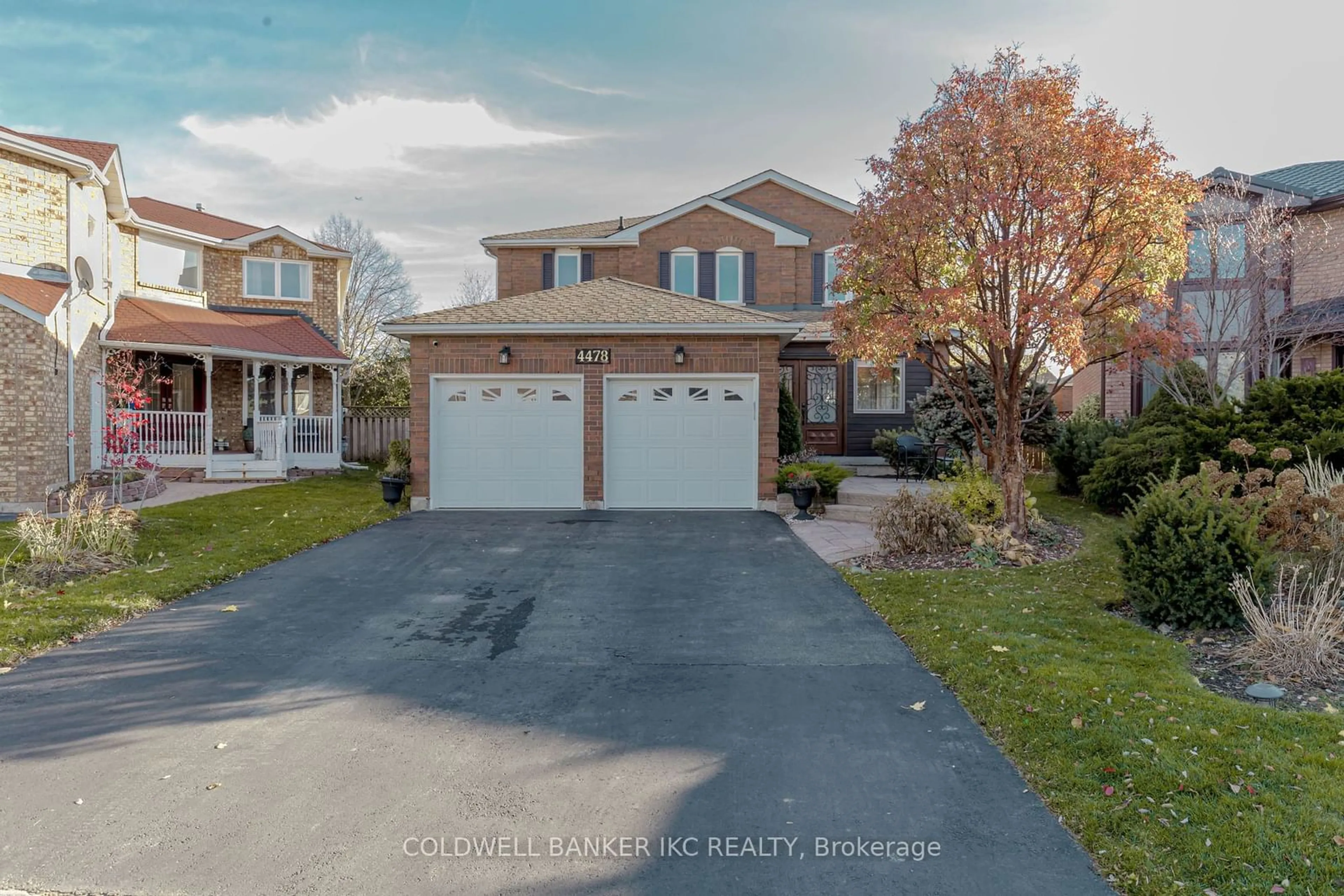 Frontside or backside of a home, the street view for 4478 Tavistock Crt, Mississauga Ontario L5M 4G7