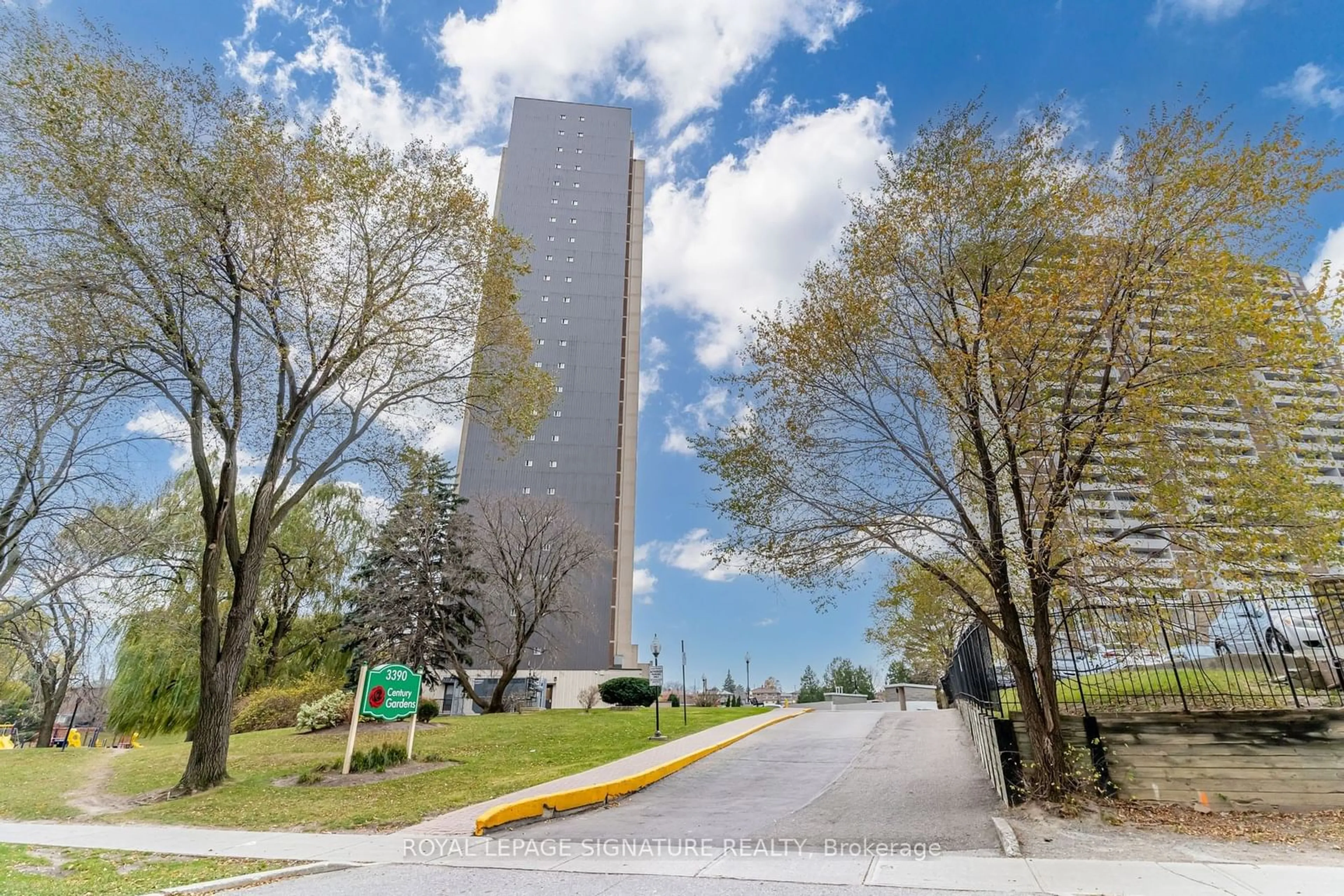 A pic from exterior of the house or condo, the street view for 3390 Weston Rd #1007, Toronto Ontario M9M 2X3