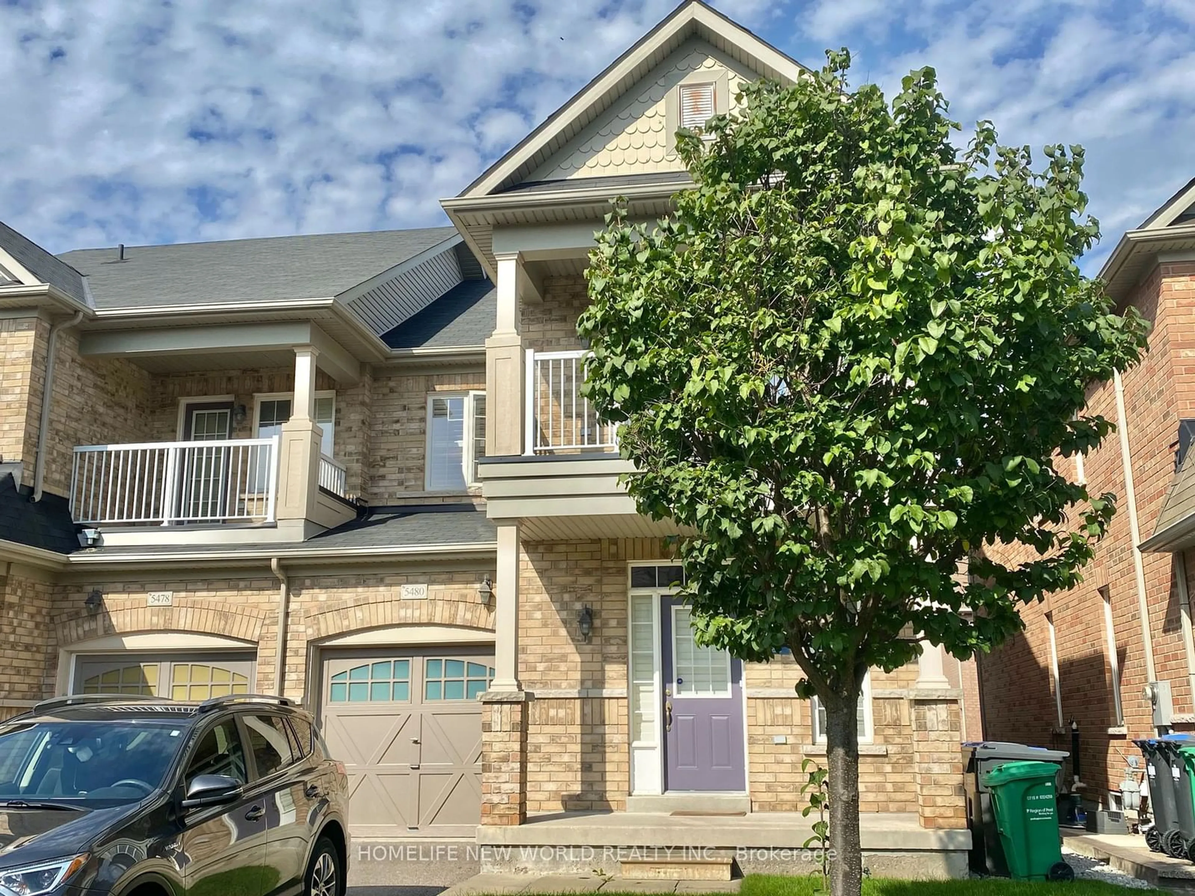 A pic from exterior of the house or condo, the street view for 5480 Bellaggio Cres, Mississauga Ontario L5V 0C6