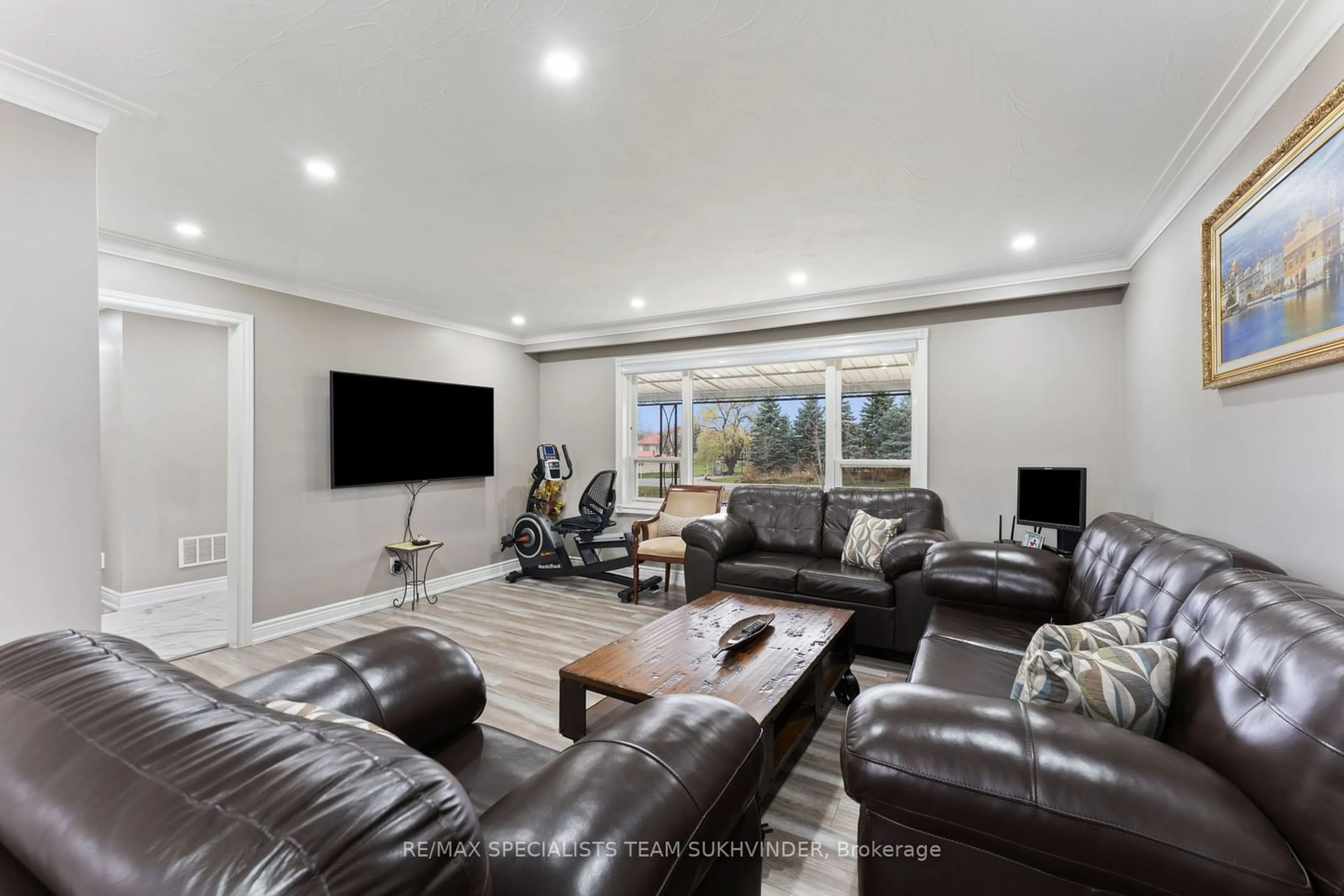 Living room, wood floors for 13230 Centreville Creek Rd, Caledon Ontario L7C 3A7