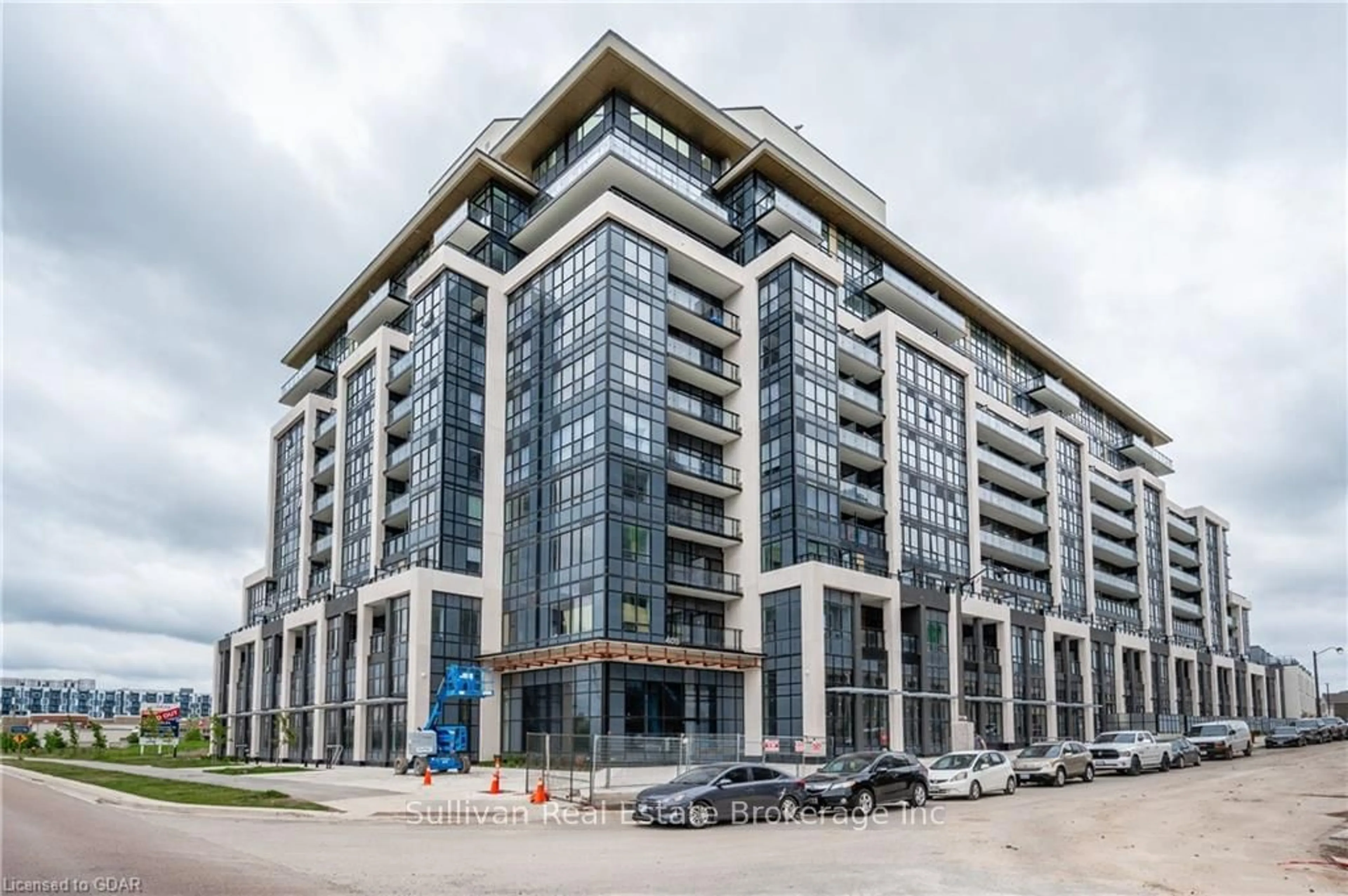 A pic from exterior of the house or condo, the front or back of building for 405 DUNDAS St #103, Oakville Ontario L6M 5P9