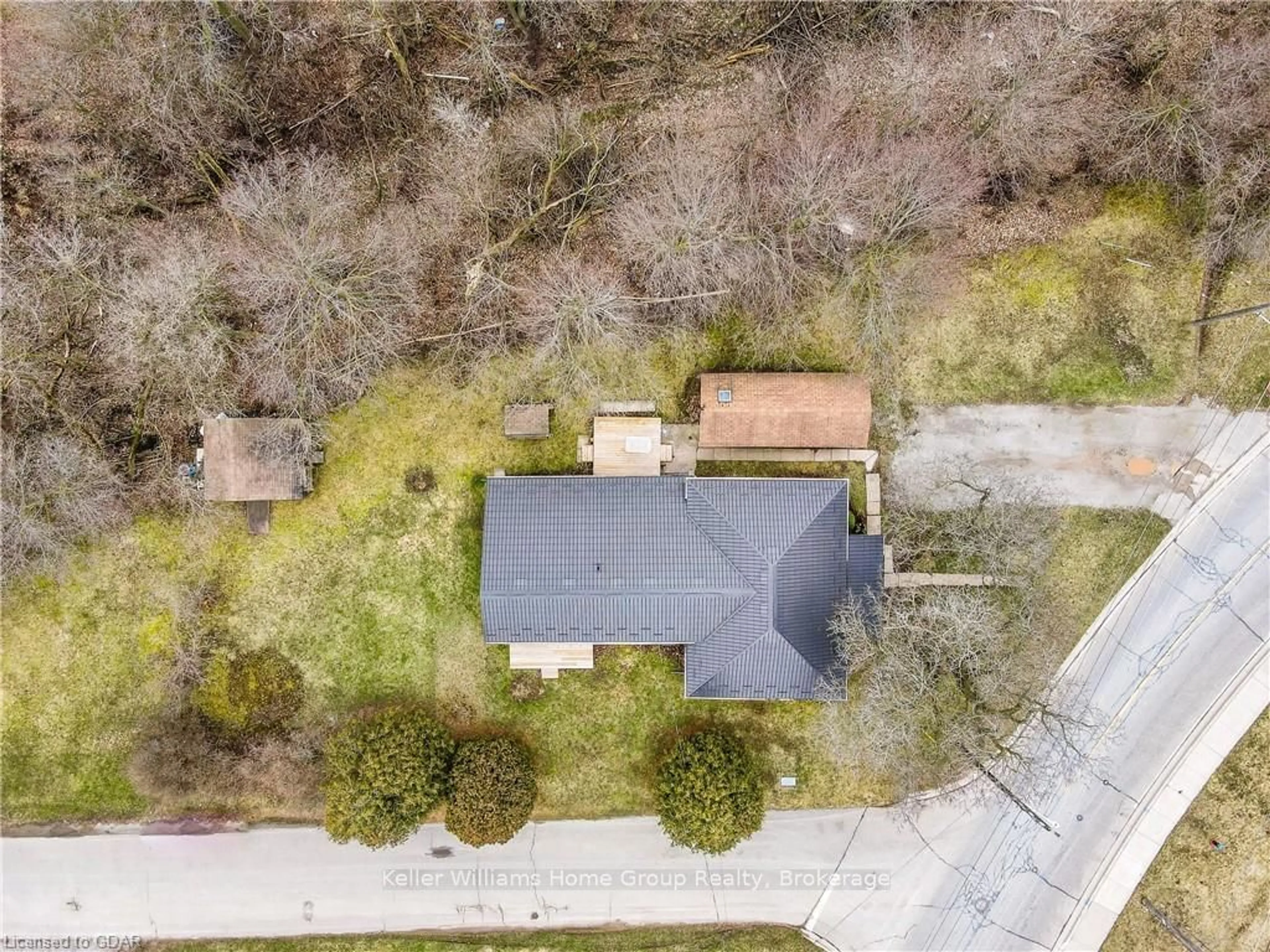 Frontside or backside of a home, the street view for 196 EASTERN Ave, Halton Hills Ontario L7J 2E7