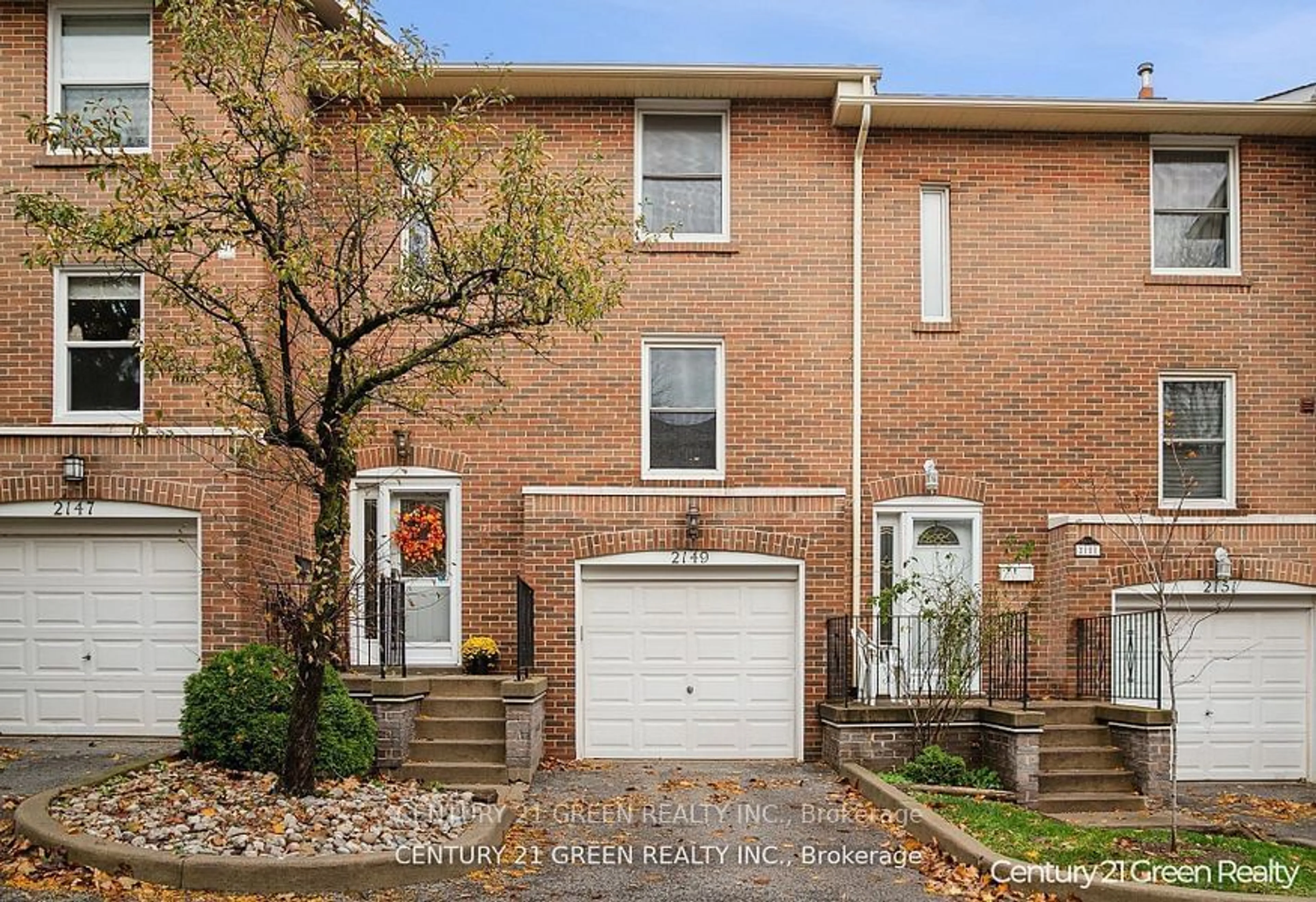 A pic from exterior of the house or condo, the street view for 2149 Mountain Grove Ave #112, Burlington Ontario L7P 2H8