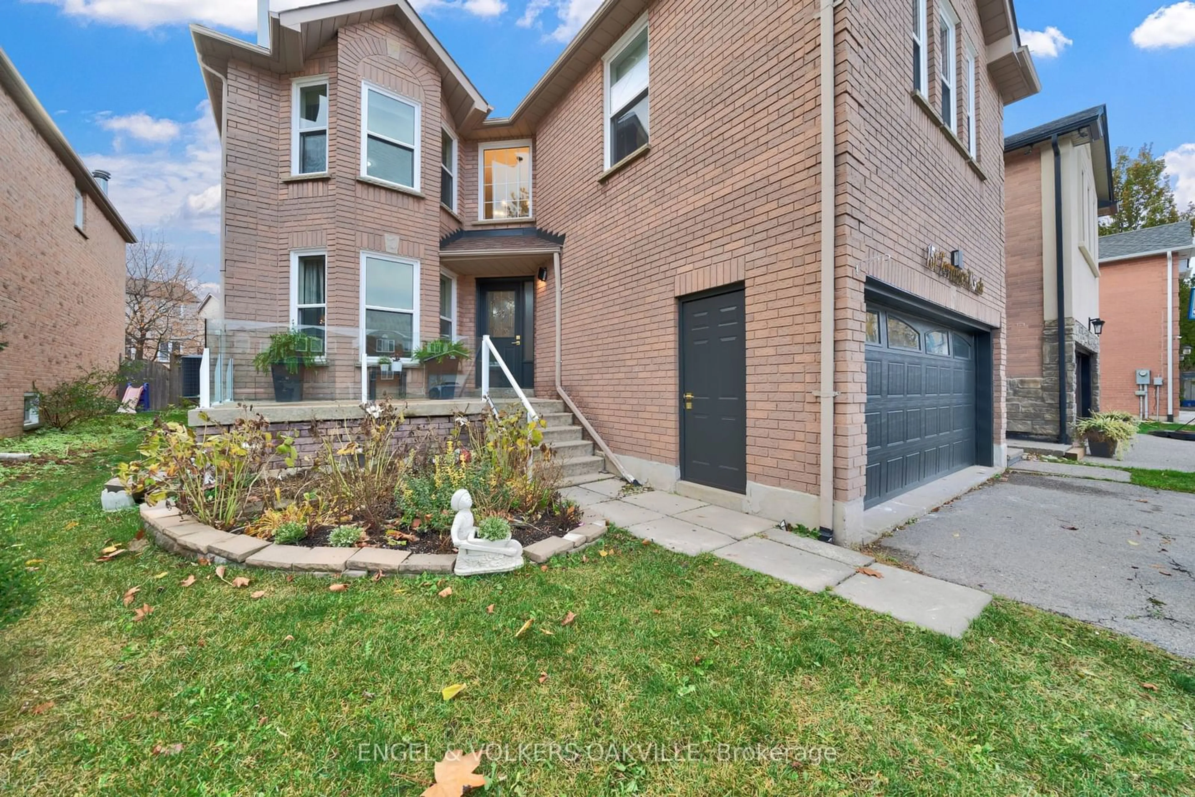 A pic from exterior of the house or condo, the street view for 151 Torrance Wood, Brampton Ontario L6Y 4L3