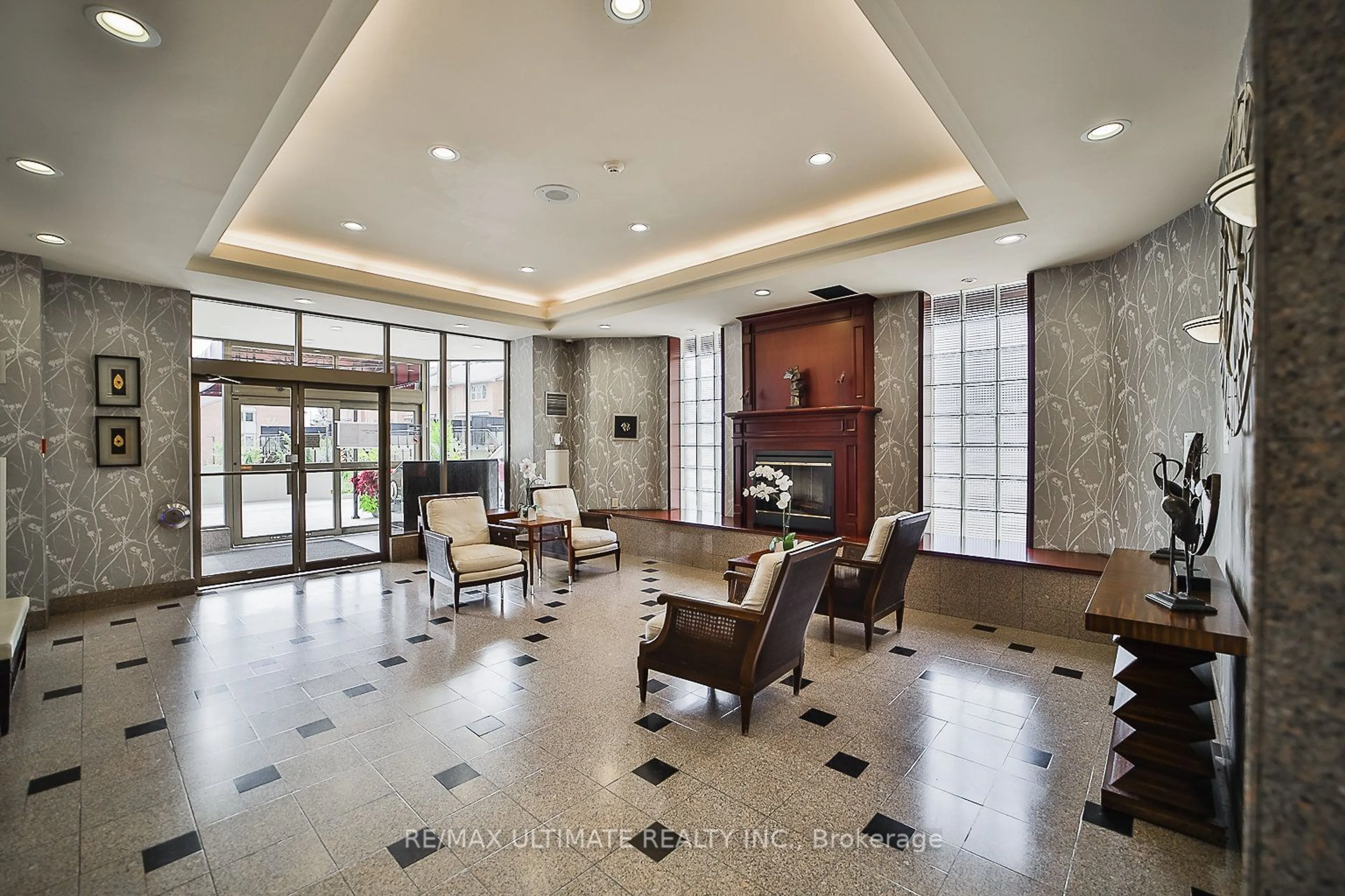 Indoor lobby, ceramic floors for 3605 Kariya Dr #2007, Mississauga Ontario L5B 3J4