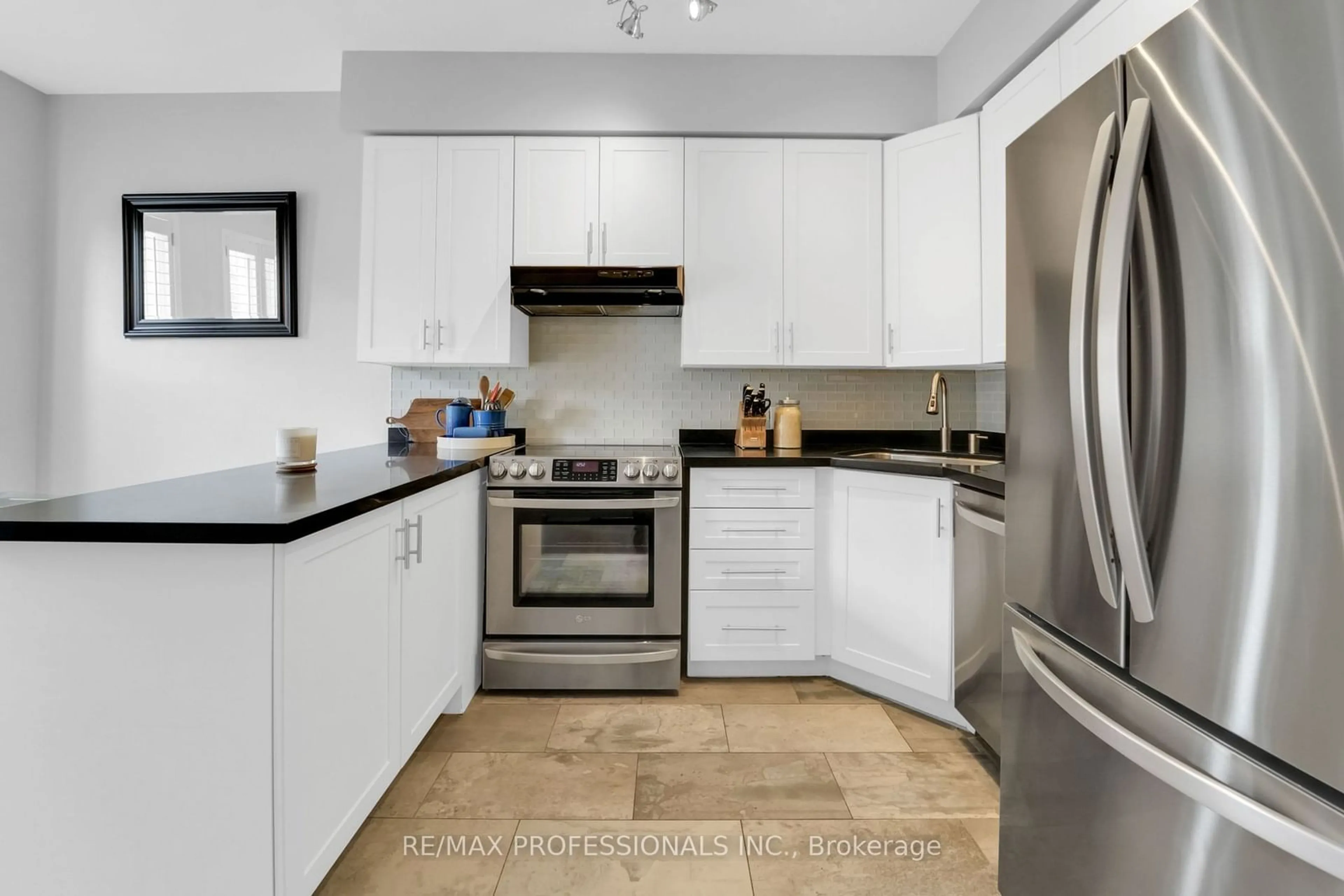 Standard kitchen, wood floors, cottage for 195 Grand Ave #4, Toronto Ontario M8Y 3Y3