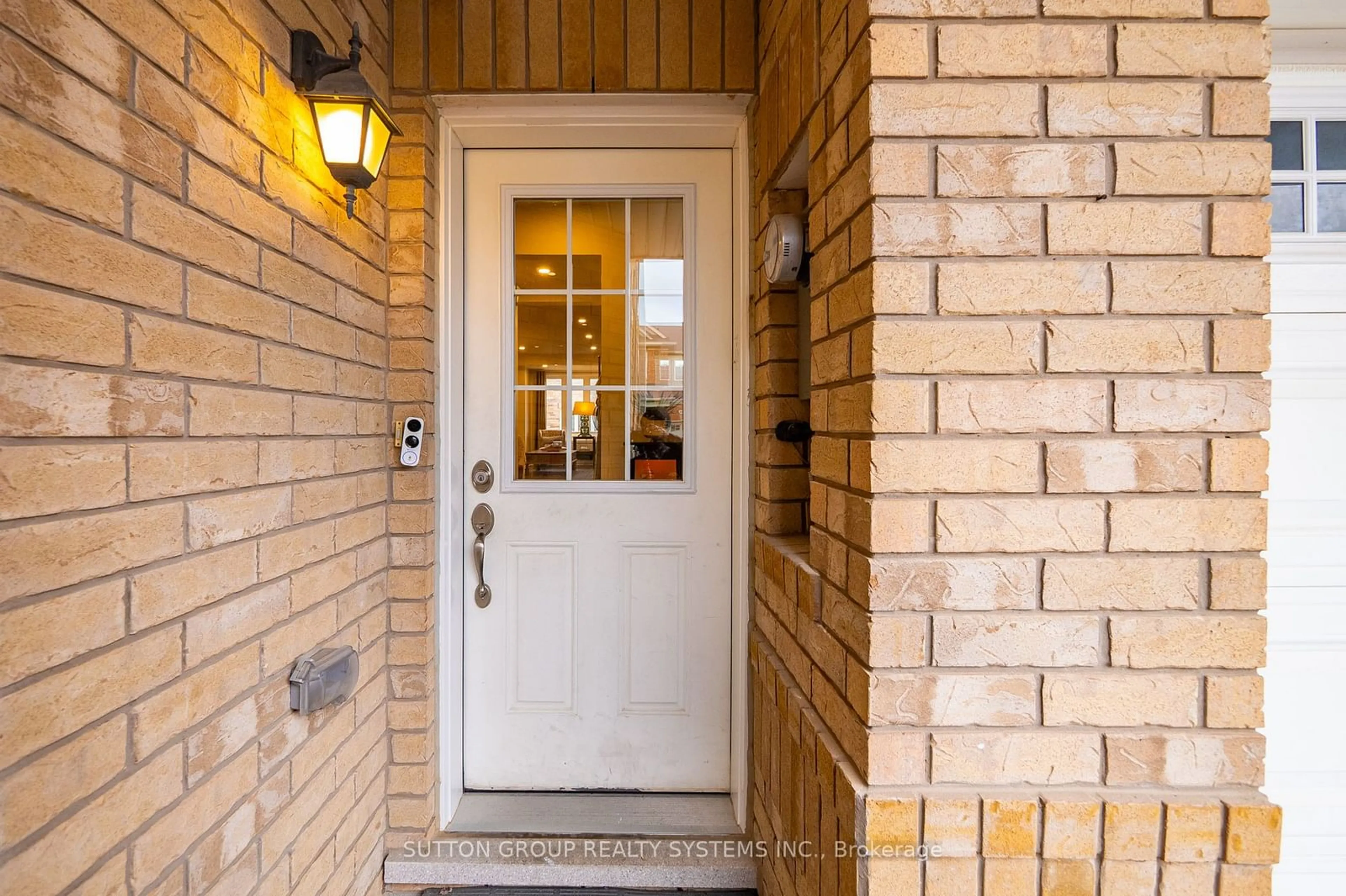 Indoor entryway, wood floors for 299 Mortimer Cres, Milton Ontario L9T 8N6