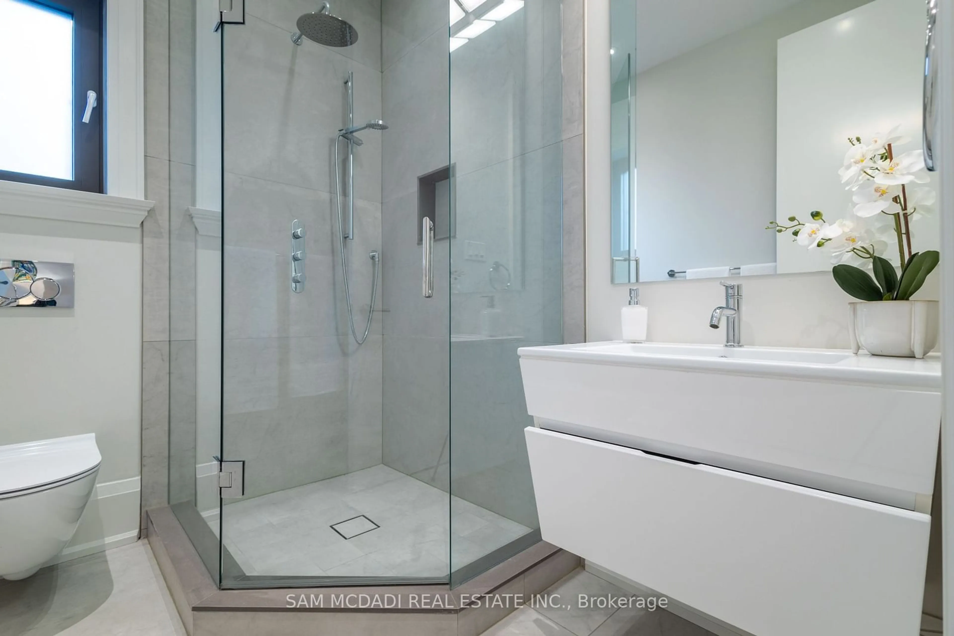 Contemporary bathroom, ceramic floors for 1456 Applewood Rd, Mississauga Ontario L5E 2M1