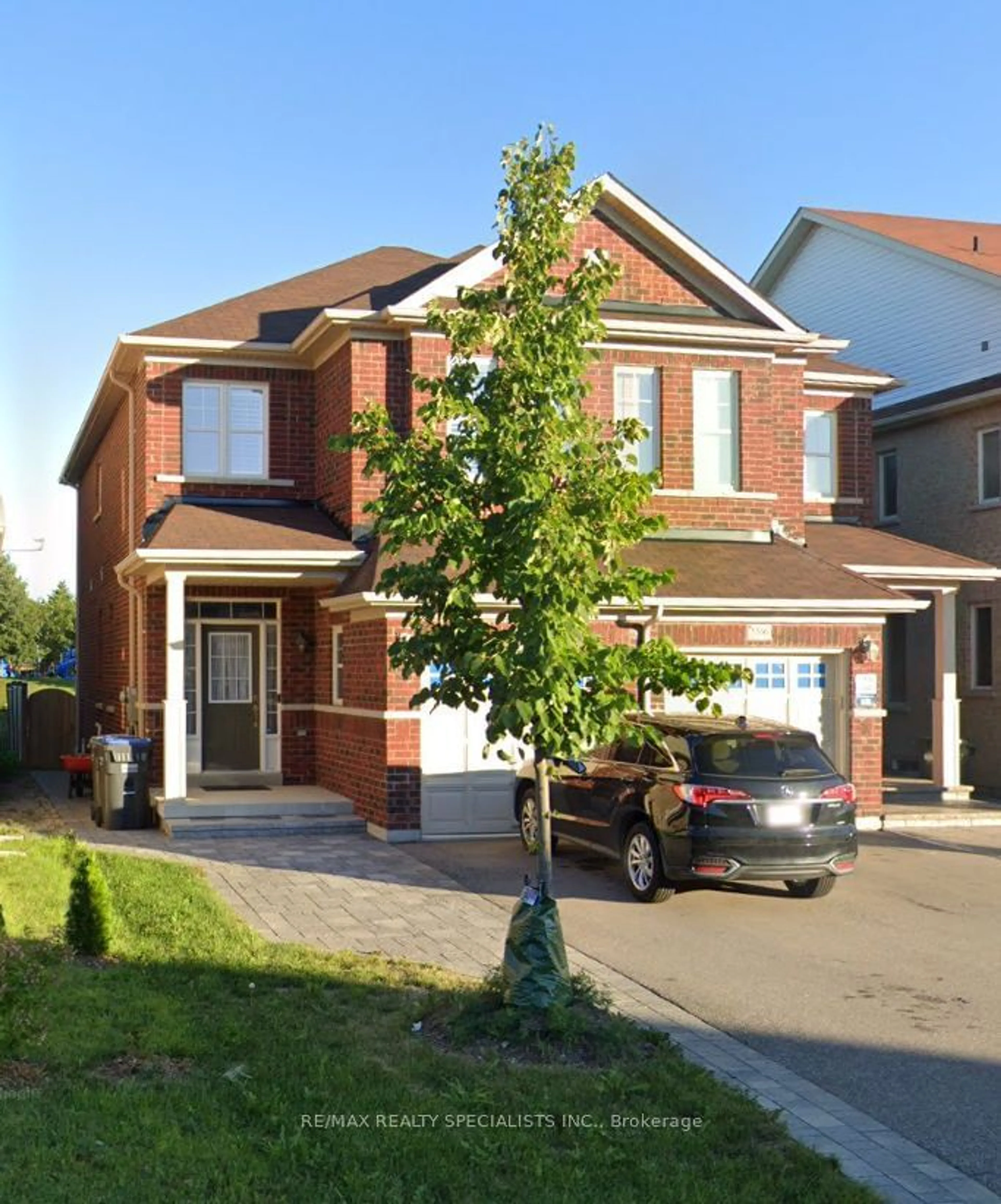 Home with brick exterior material for 5364 Bellaggio Cres, Mississauga Ontario L5V 0C9