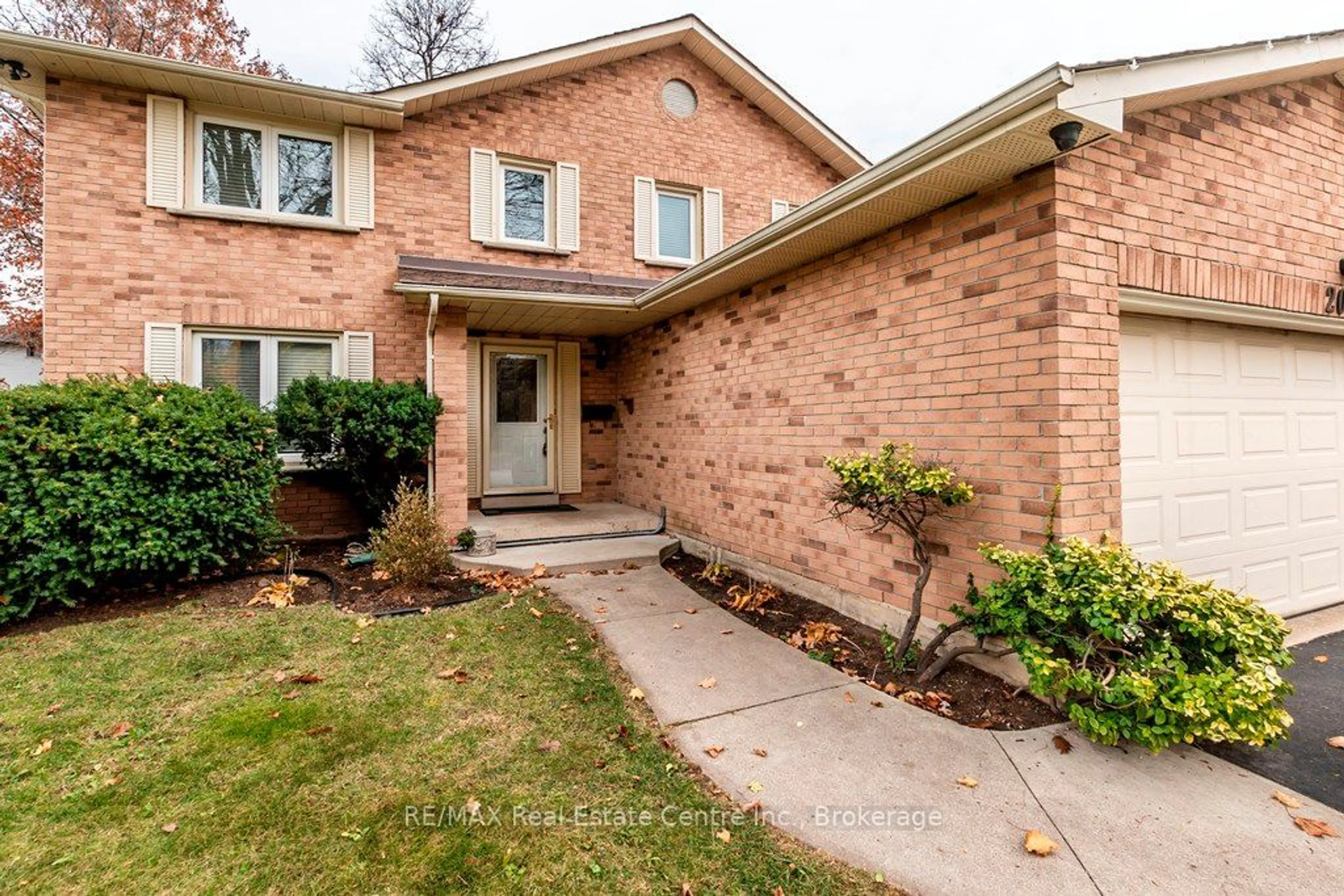 Home with brick exterior material for 2031 Headon Forest Dr, Burlington Ontario L7M 2M2