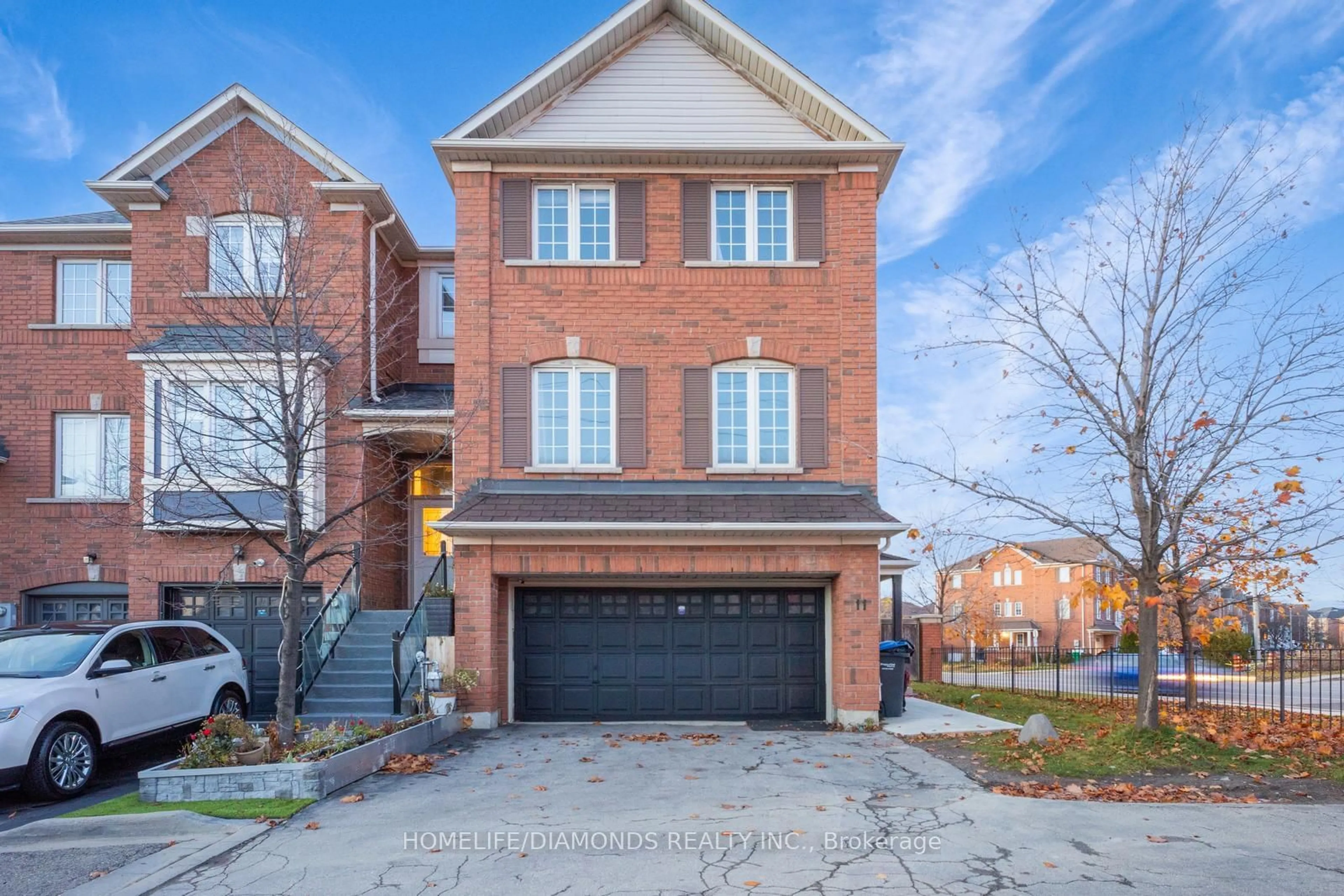 A pic from exterior of the house or condo, the street view for 250 RICHVALE Dr #11, Brampton Ontario L6Z 4W9