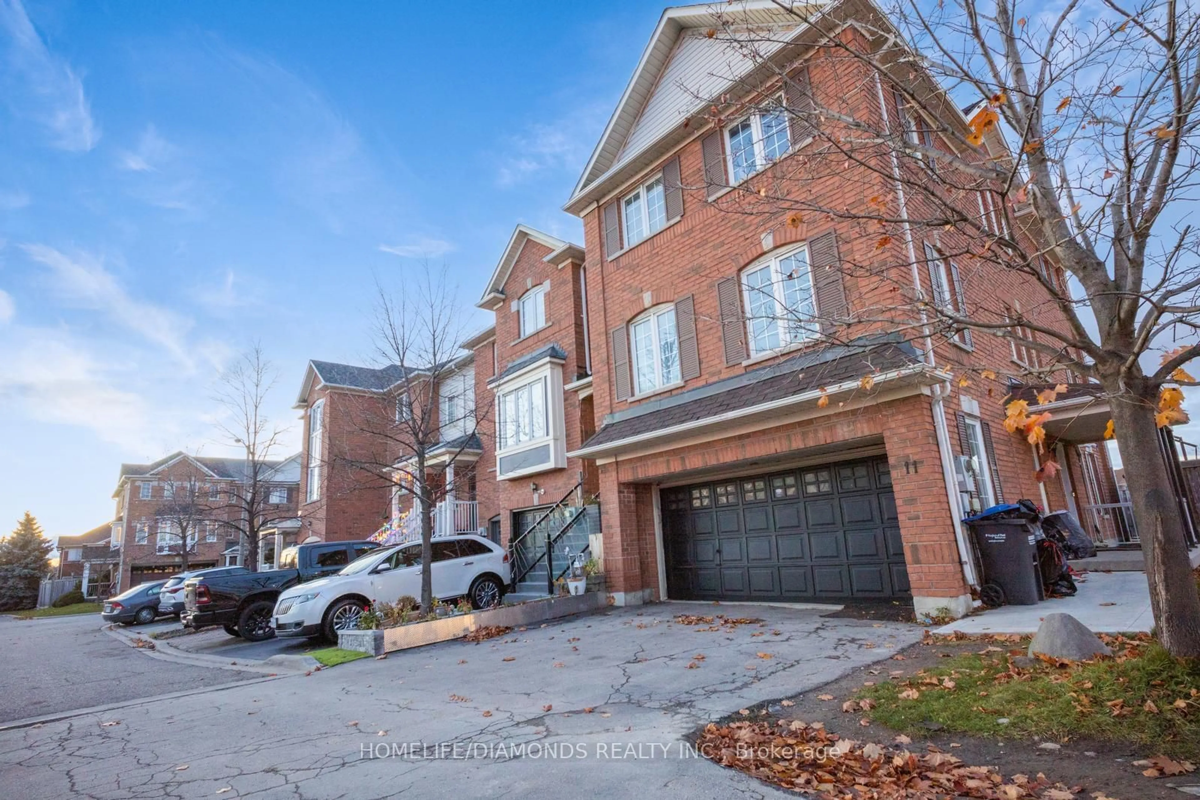 A pic from exterior of the house or condo, the street view for 250 RICHVALE Dr #11, Brampton Ontario L6Z 4W9