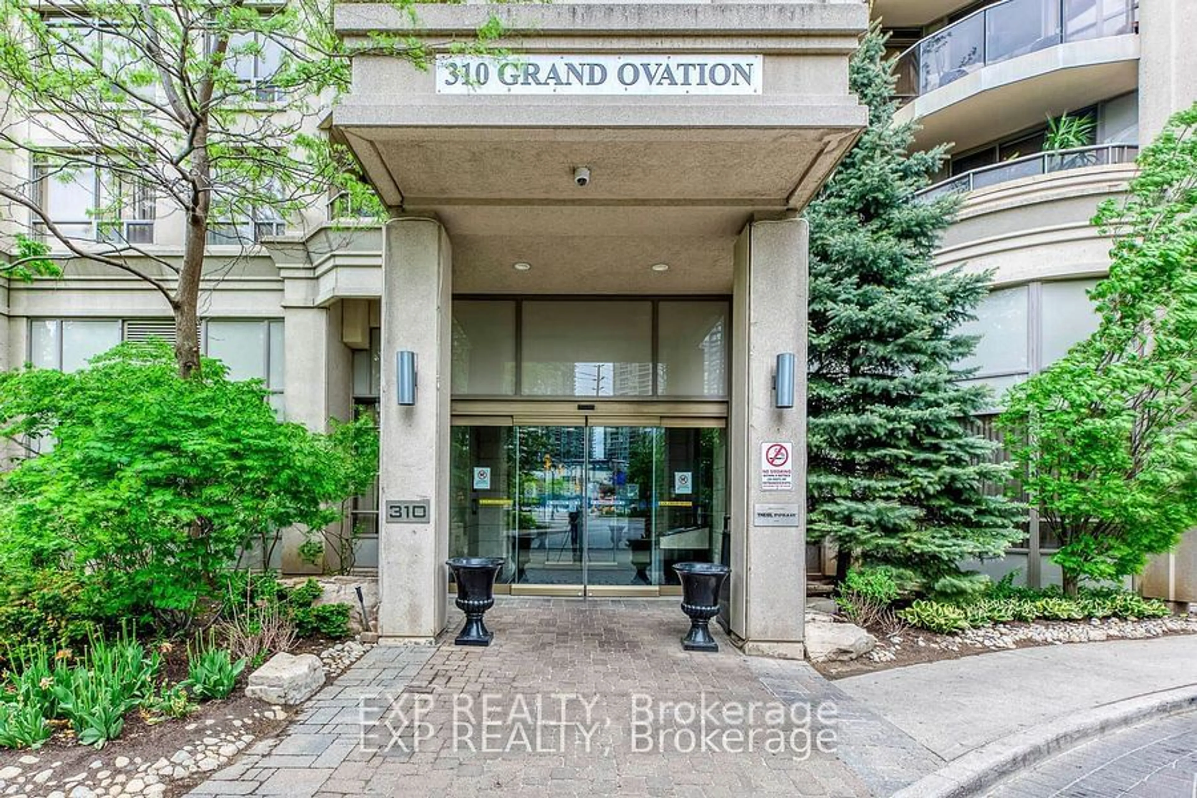 Indoor entryway for 310 Burnhamthorpe Rd #2906, Mississauga Ontario L5B 4P9