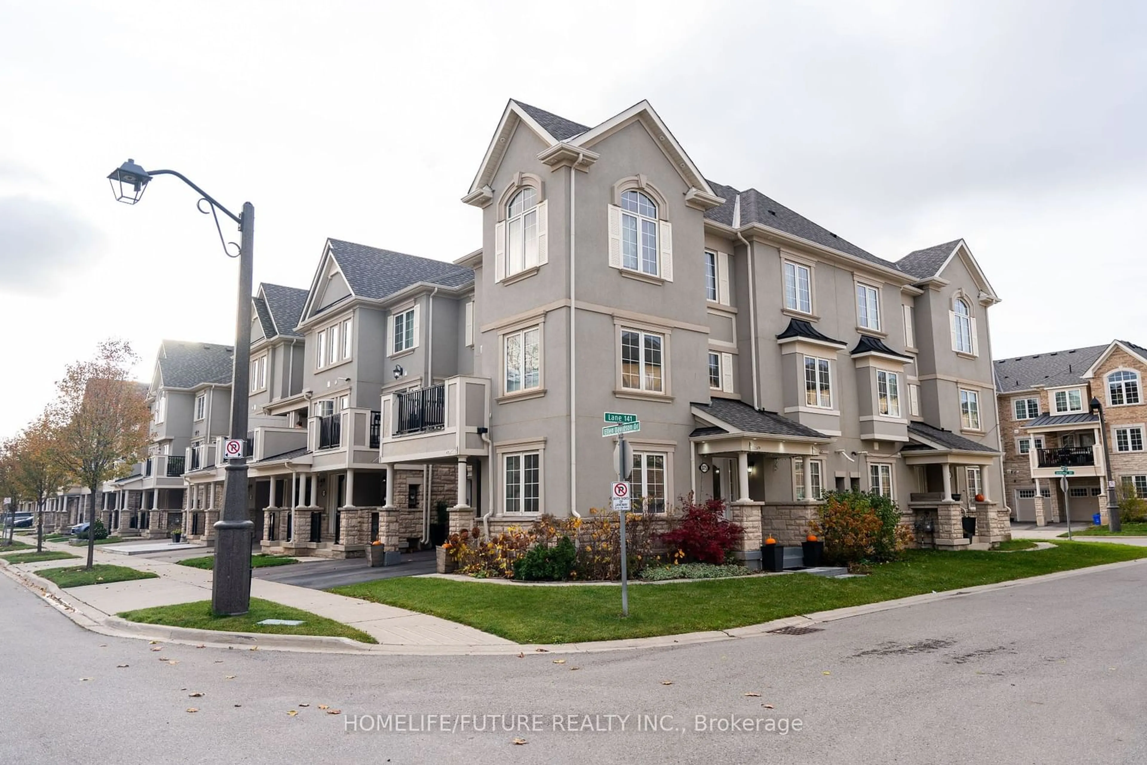 A pic from exterior of the house or condo, the street view for 275 Ellen Davidson Dr, Oakville Ontario L6M 0V6