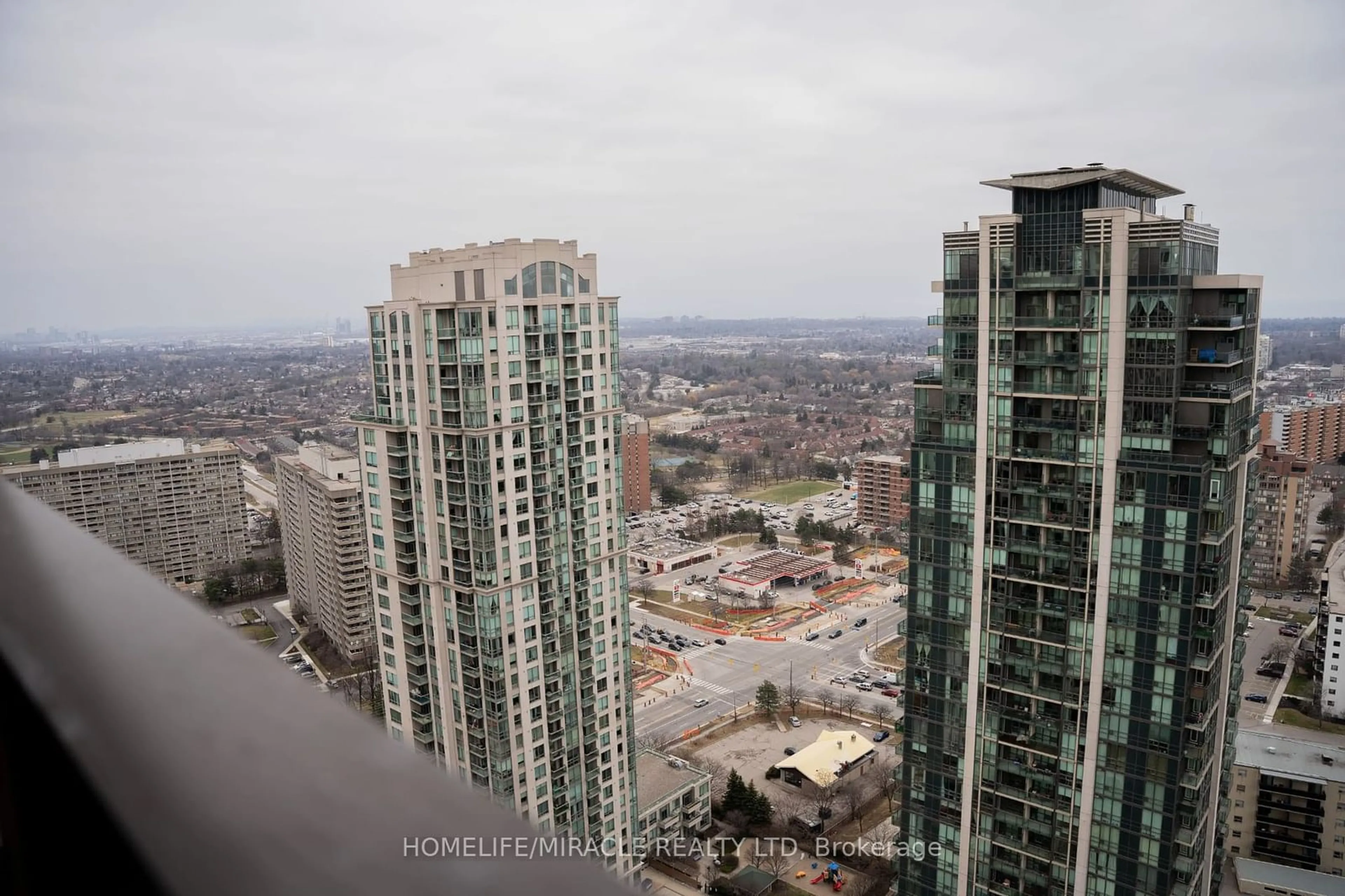 A pic from exterior of the house or condo, the view of city buildings for 36 Elm Dr #3207, Mississauga Ontario L5B 0N3