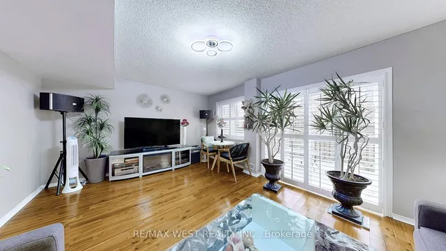 Additional property image - 10 Via Cassia Dr