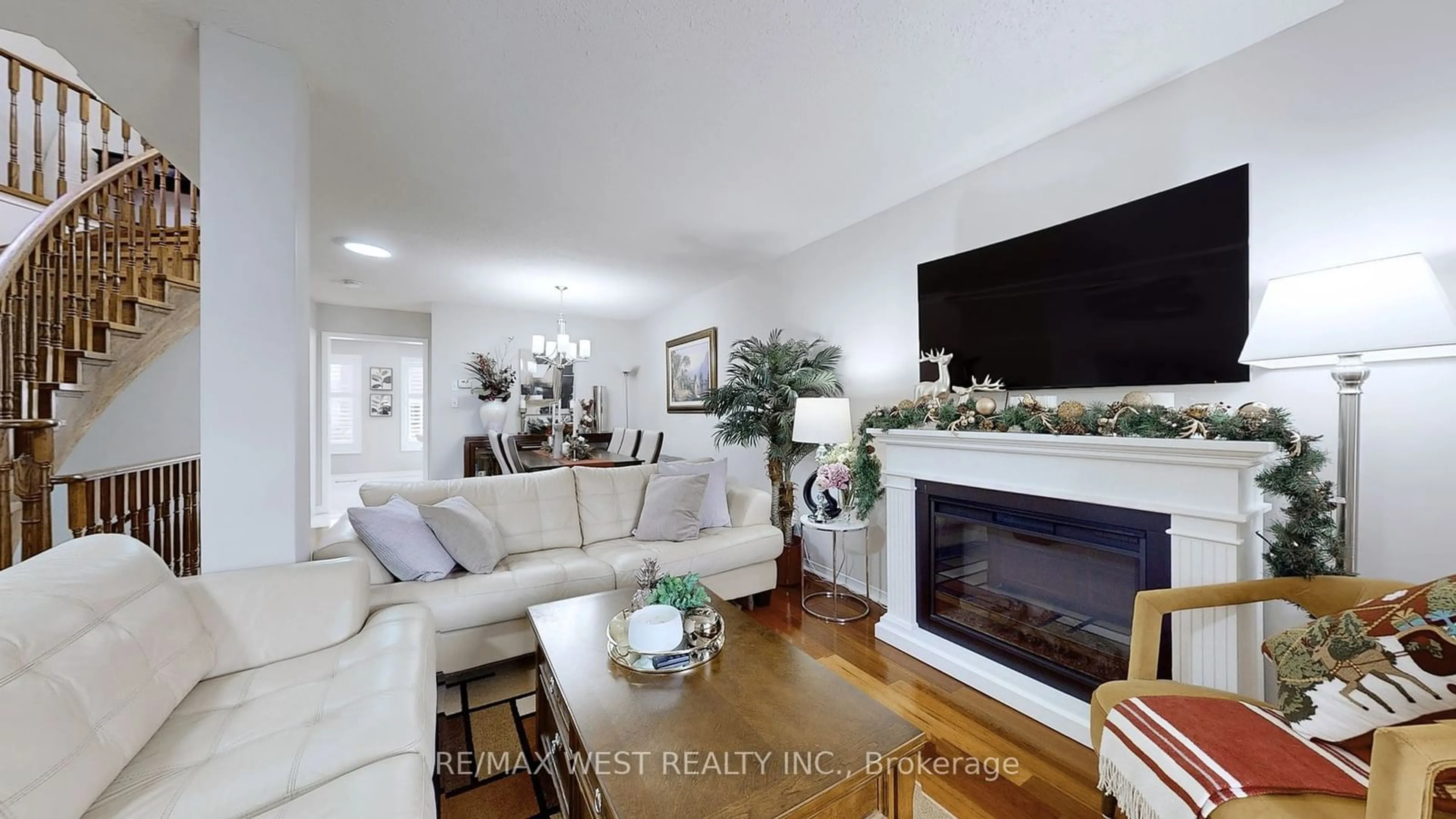 Living room, wood floors for 10 Via Cassia Dr, Toronto Ontario M6M 5K8