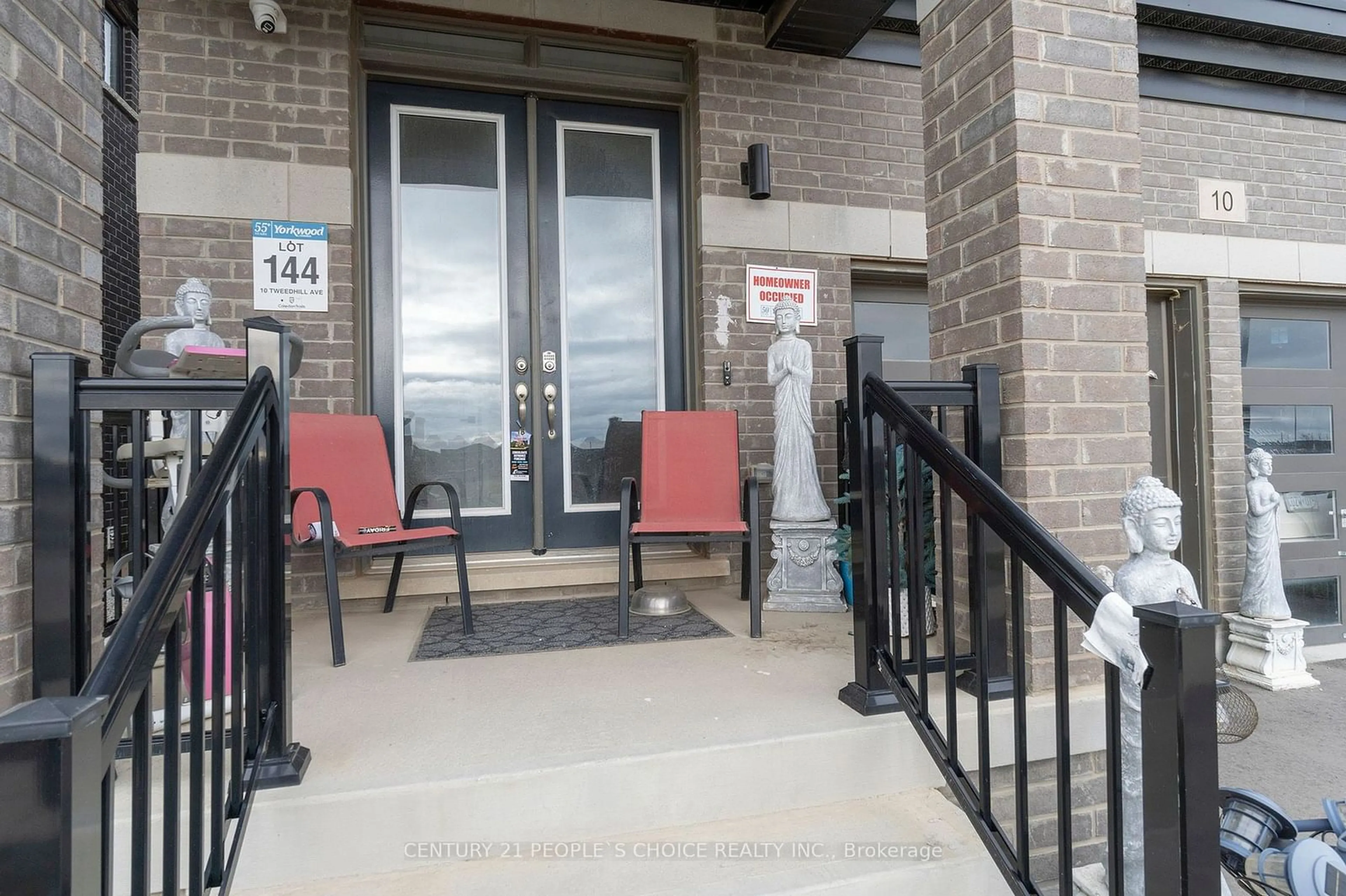 Indoor foyer, cement floor for 10 Tweedhill Ave, Caledon Ontario L7C 4K5