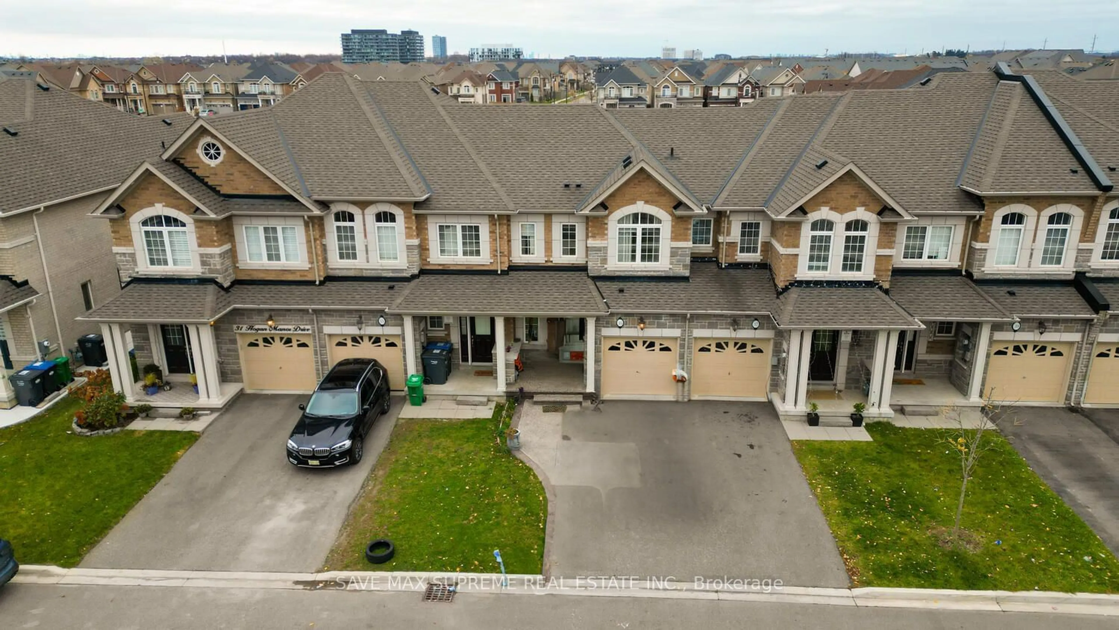 A pic from exterior of the house or condo, the street view for 35 Hogan Manor Dr, Brampton Ontario L7A 4V3