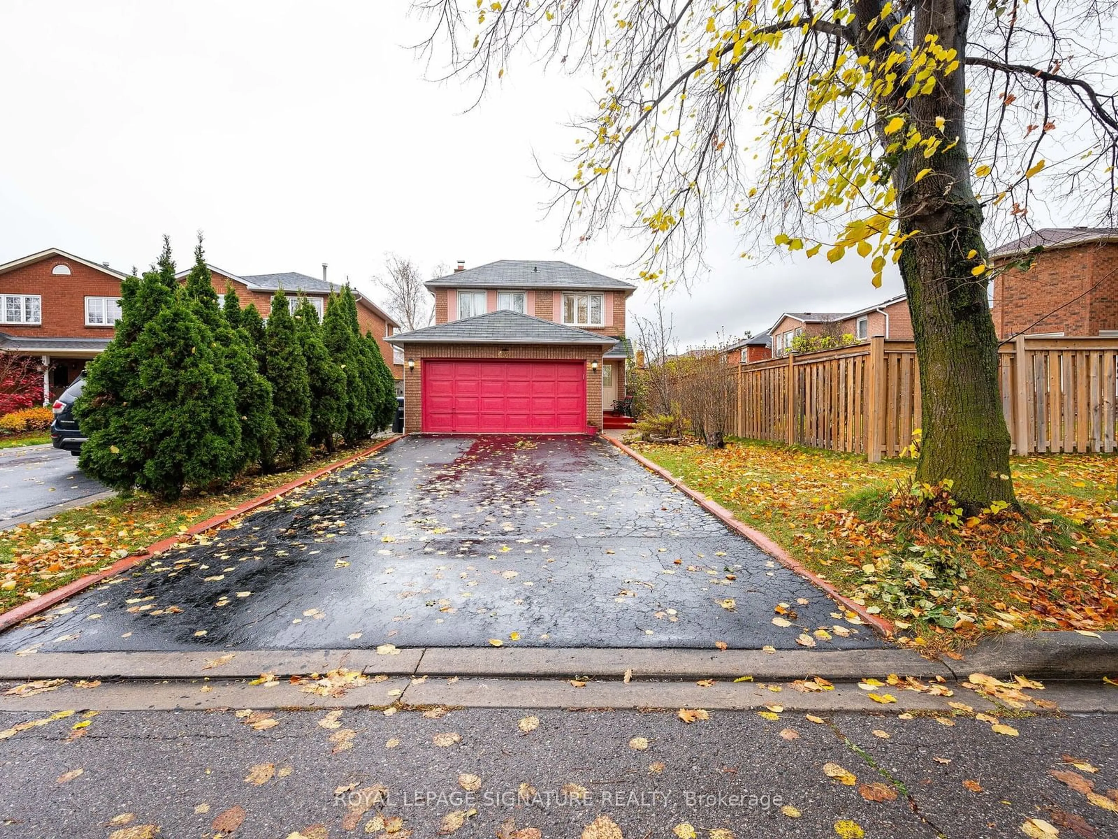 Frontside or backside of a home, the fenced backyard for 433 Tailfeather Cres, Mississauga Ontario L4Z 2Z9