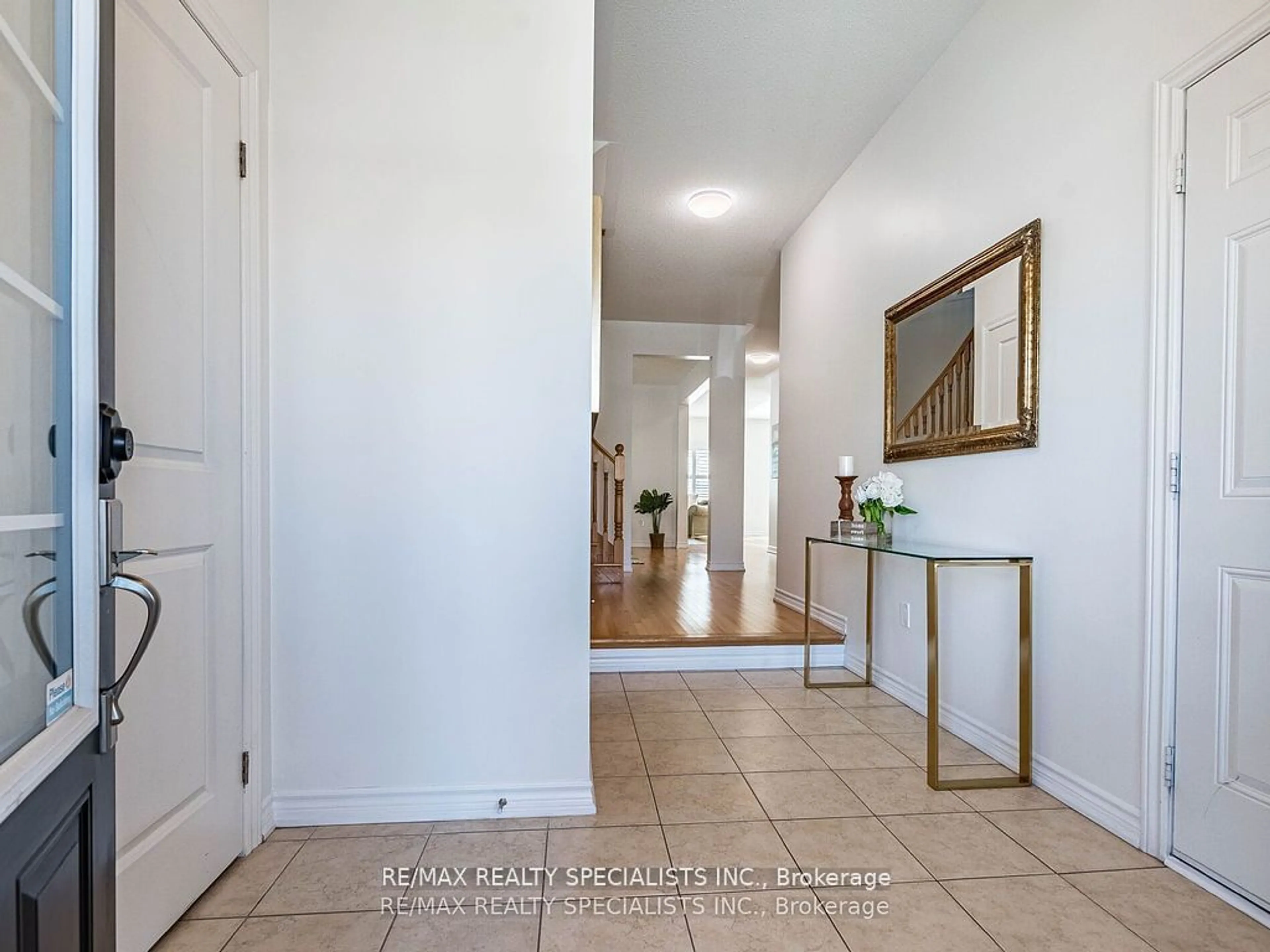 Indoor entryway, wood floors for 80 Thornbush Blvd, Brampton Ontario L7A 4K1