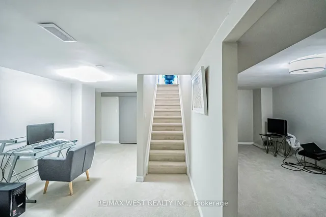 Additional property image - 680 Powell Crt