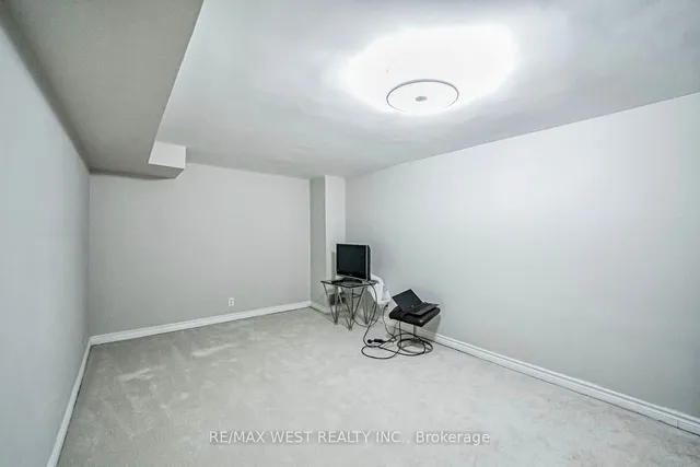 Additional property image - 680 Powell Crt