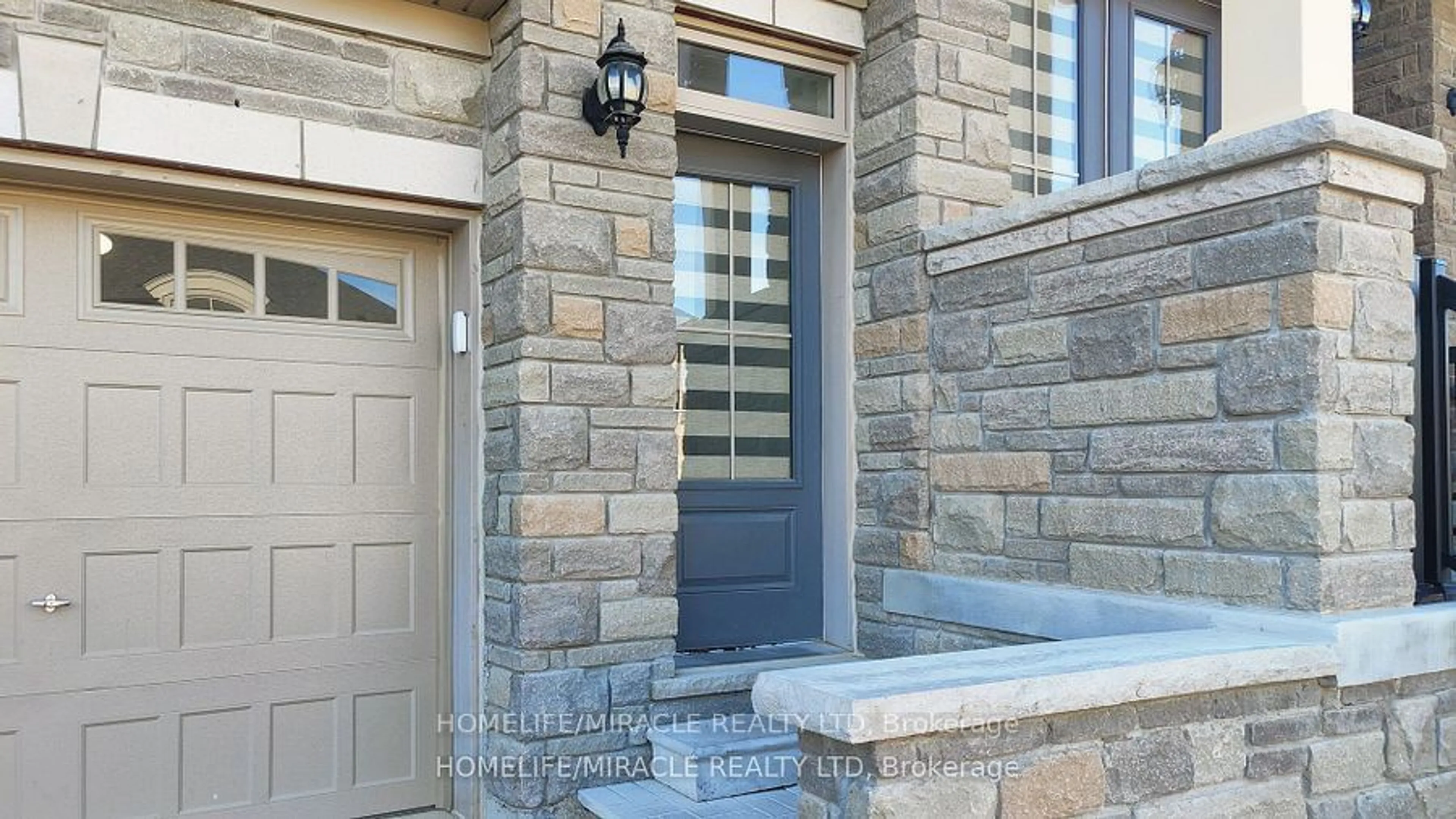 Indoor entryway, ceramic floors for 34 James Walker Ave, Caledon Ontario L7C 1R5