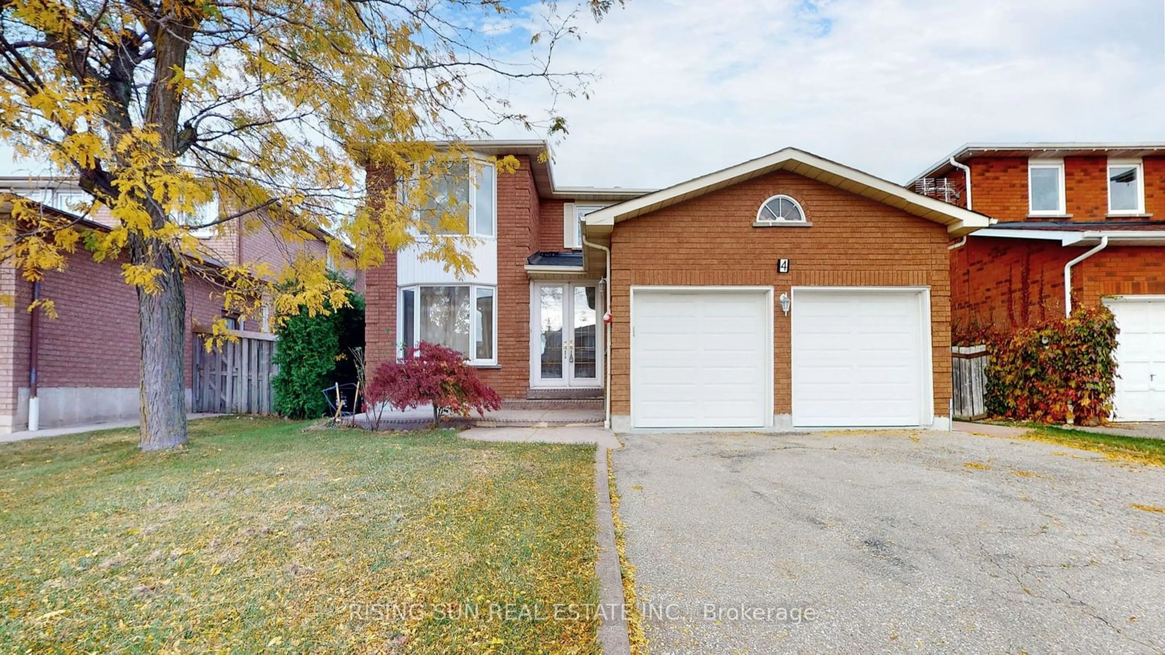 Frontside or backside of a home, the street view for 4 Mossbank Dr, Brampton Ontario L6W 3Z3