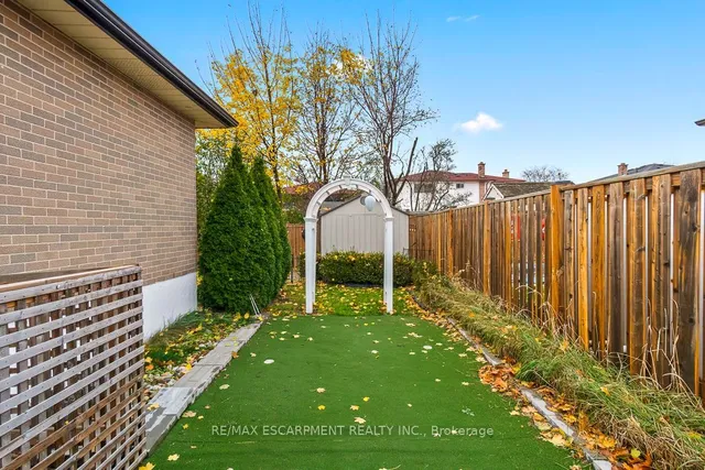 Additional property image - 24 WILLIS Dr