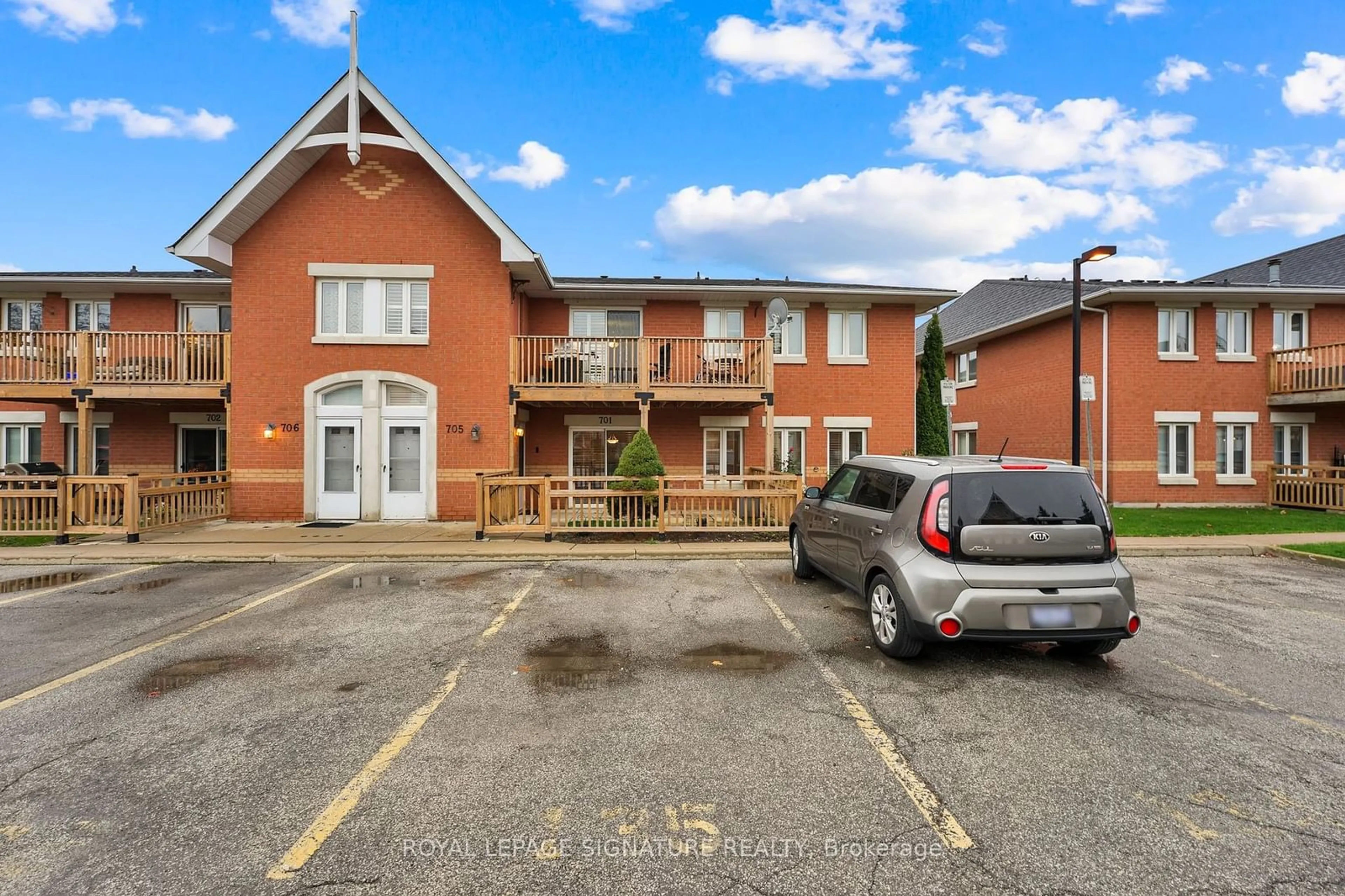 A pic from exterior of the house or condo, the front or back of building for 4140 Foxwood Dr #701, Burlington Ontario L7M 4R4