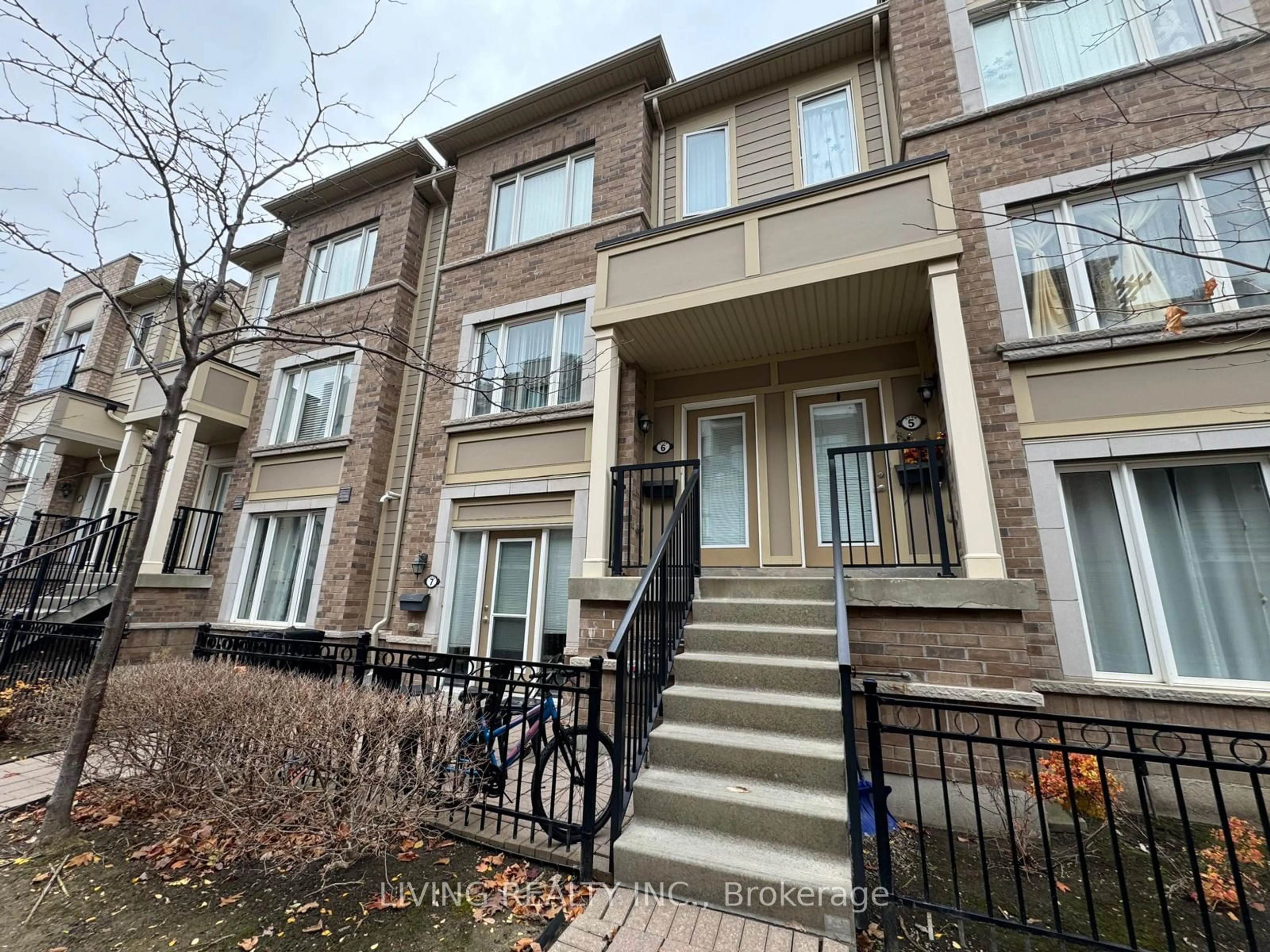 A pic from exterior of the house or condo, the front or back of building for 3120 Boxford Cres #6, Mississauga Ontario L5M 0X1