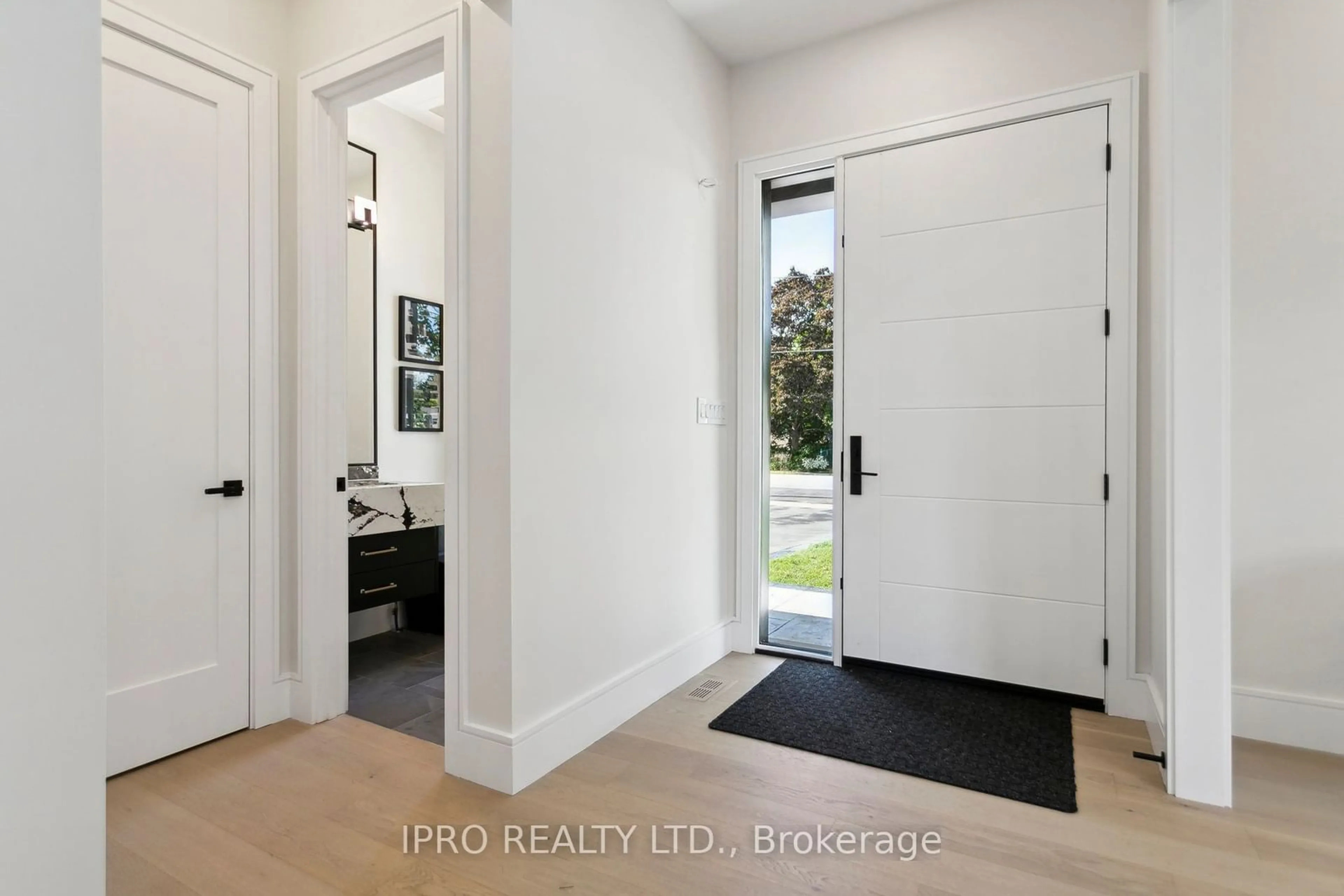 Indoor entryway, wood floors for 2082 Bridge Rd, Oakville Ontario L6L 2E9